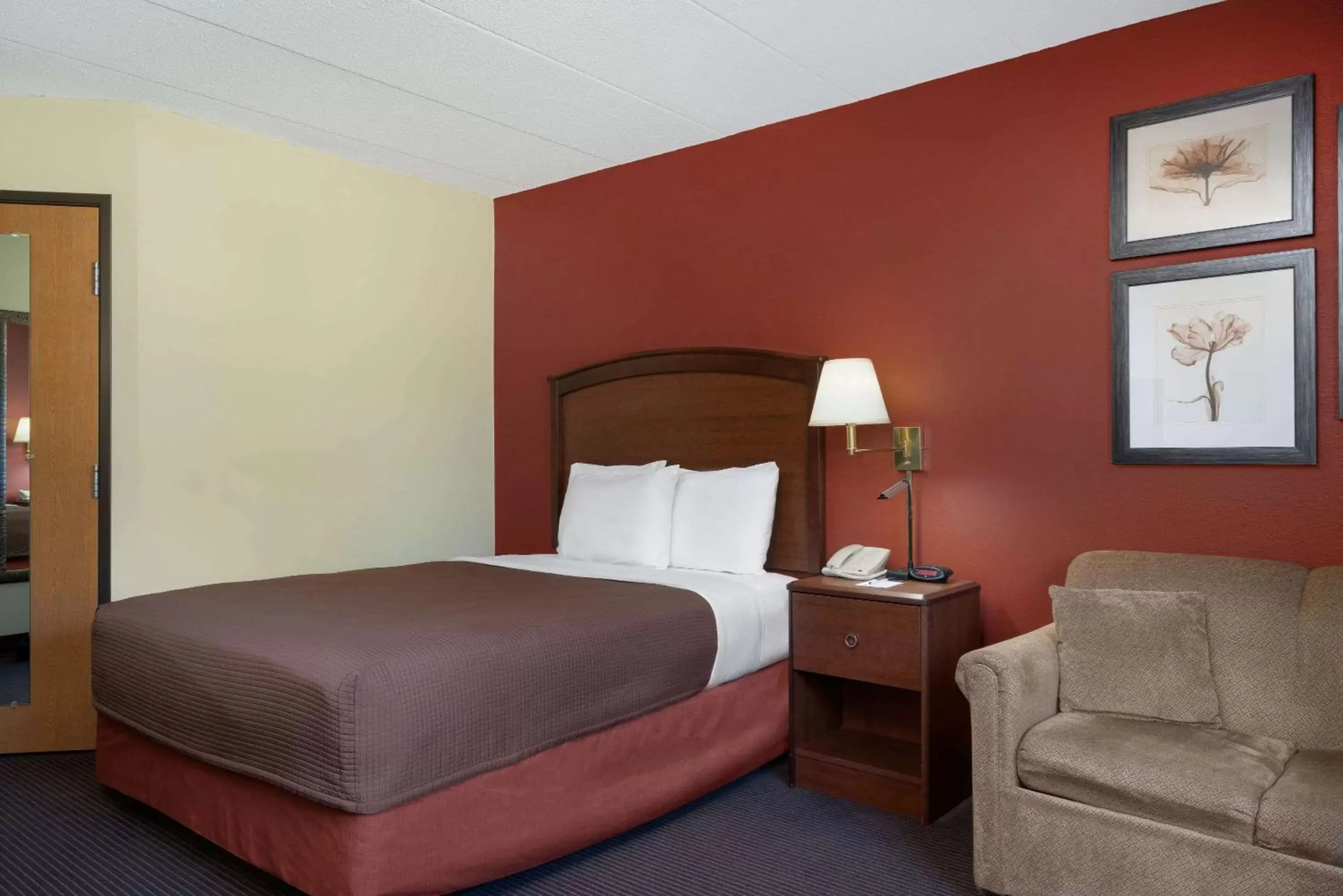 Photo of the whole room, Bed in AmericInn by Wyndham Park Rapids