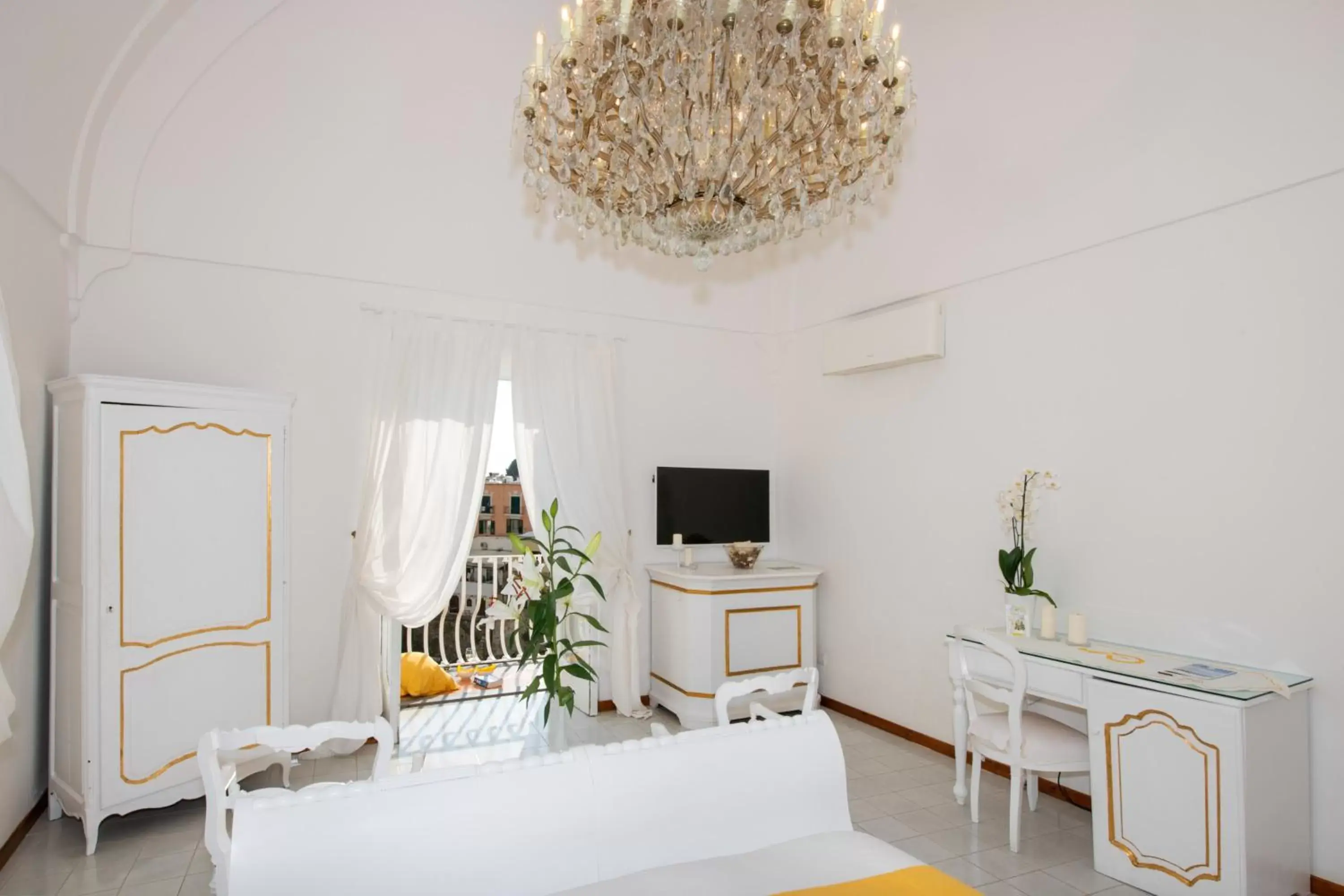 Bedroom, TV/Entertainment Center in Villa Yiara