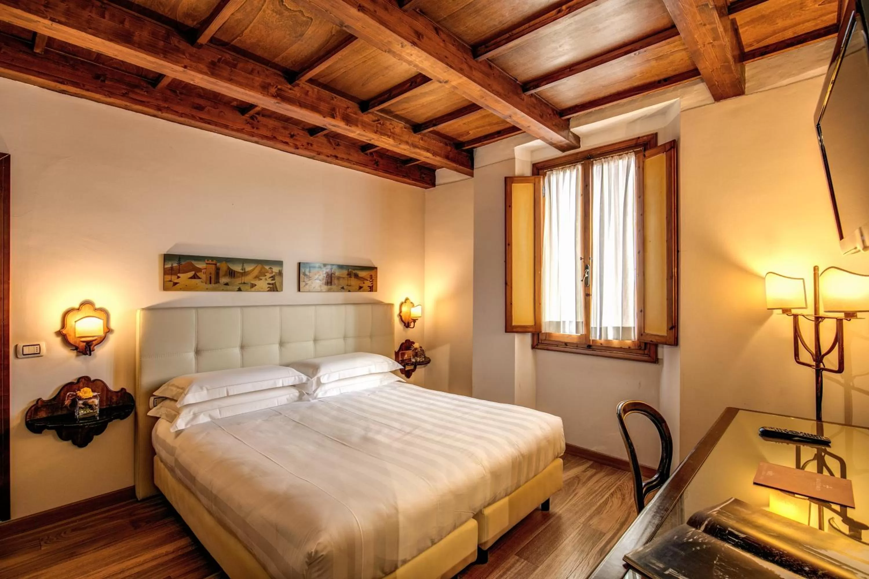 Bedroom, Bed in Hotel Croce Di Malta