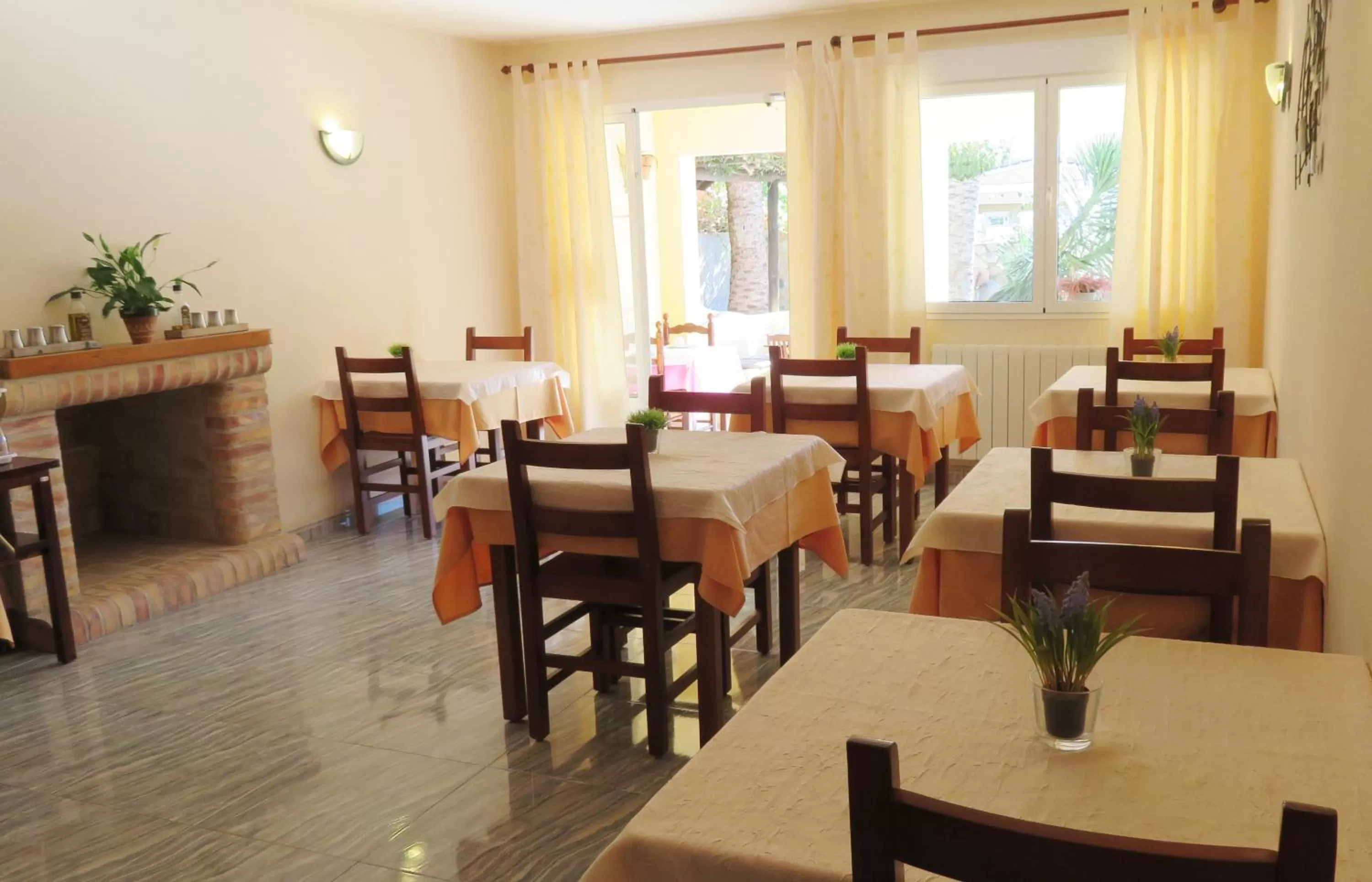 Restaurant/places to eat in Hotel Montemar