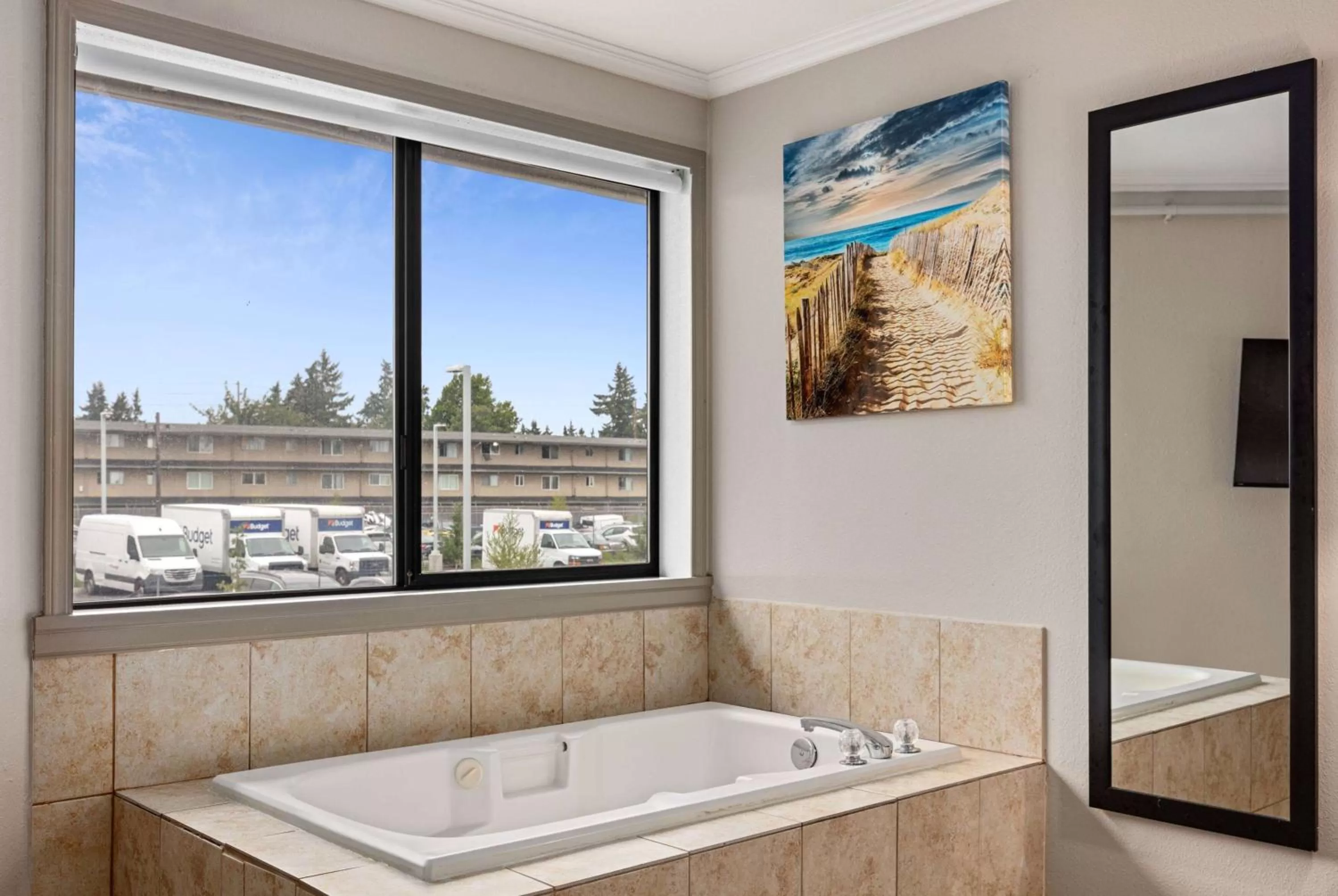 TV and multimedia in Days Inn by Wyndham Lakewood South Tacoma