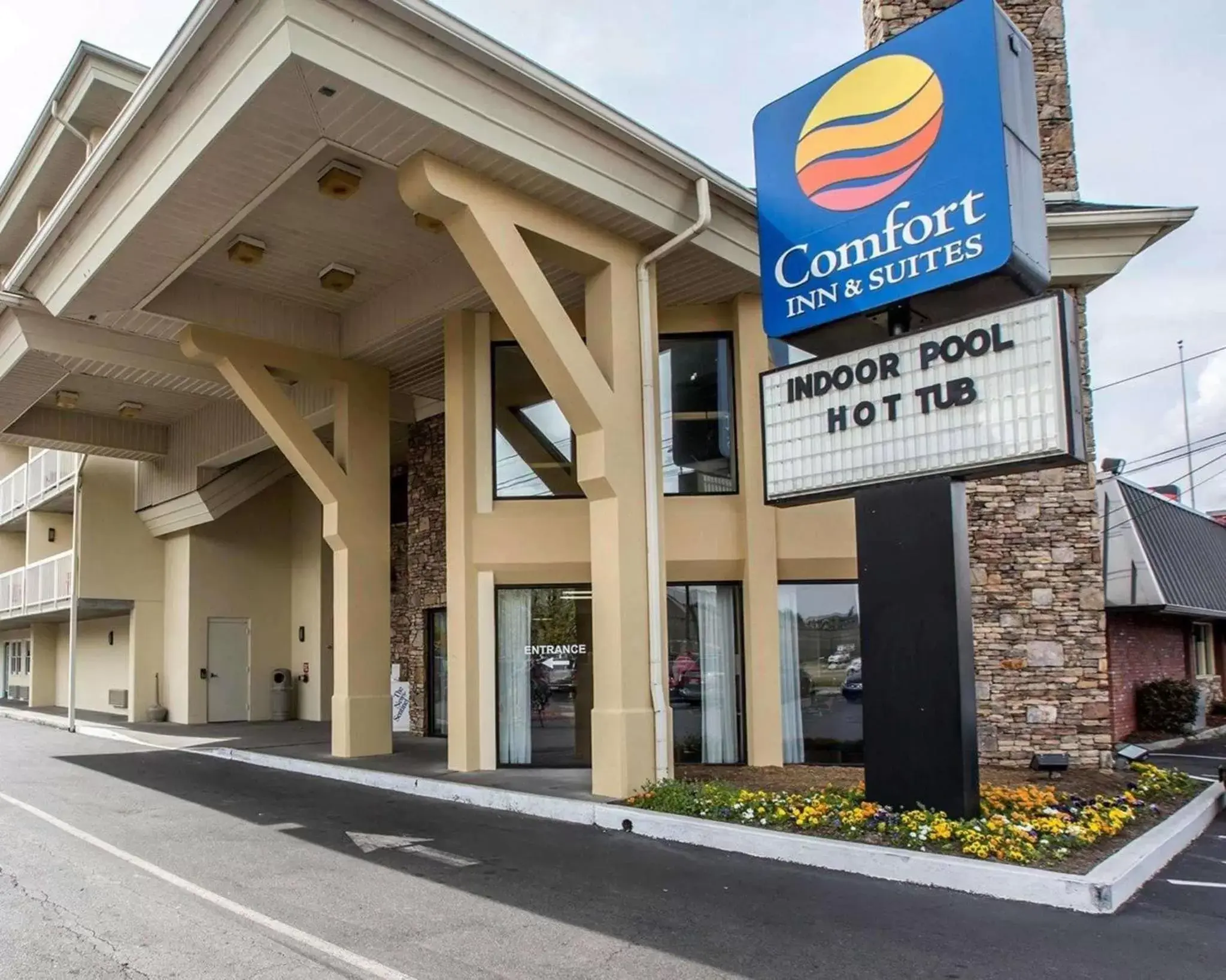 Property building in Comfort Inn & Suites at Dollywood Lane