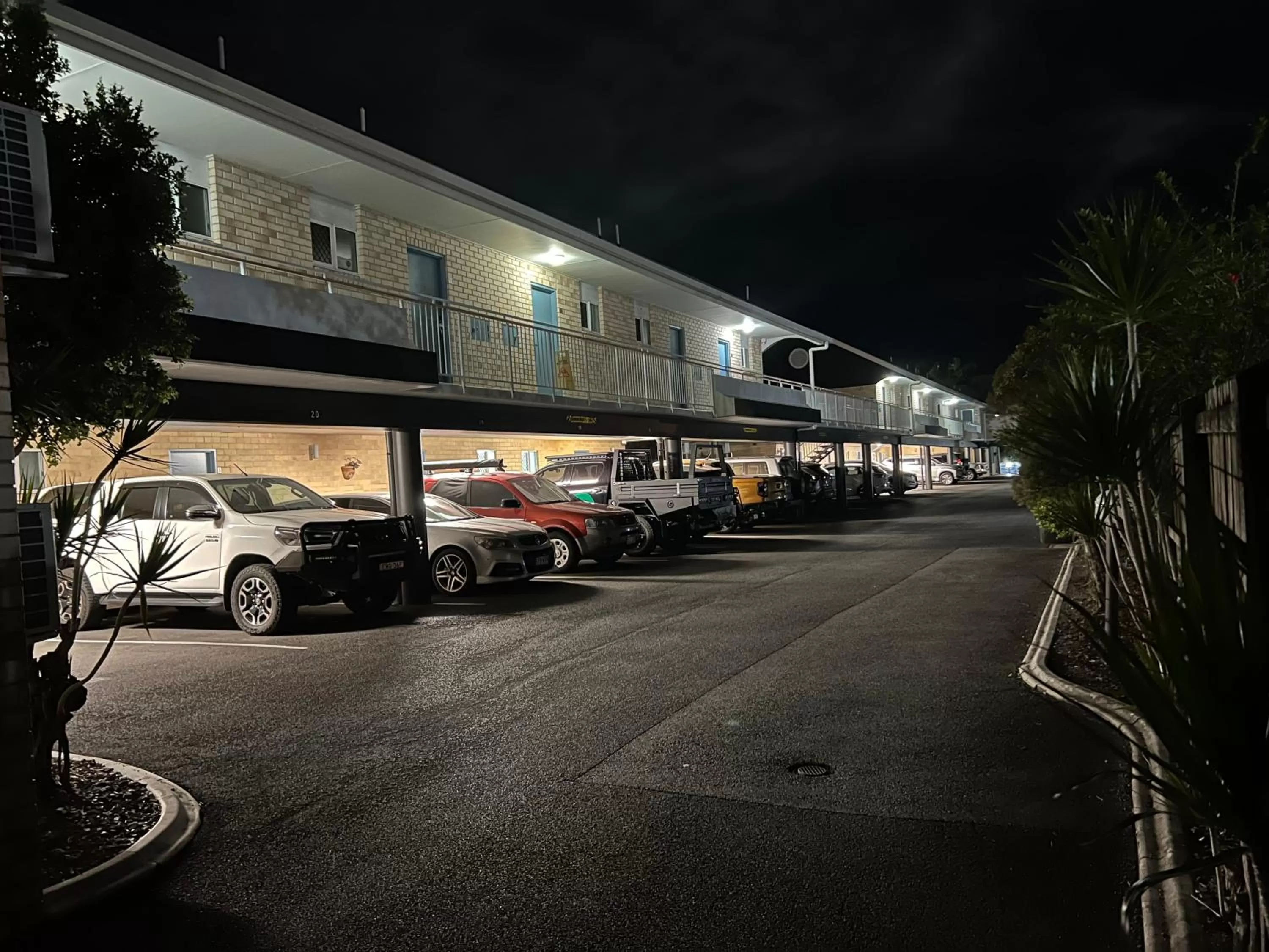 Parking in Best Western Ambassador Motor Lodge