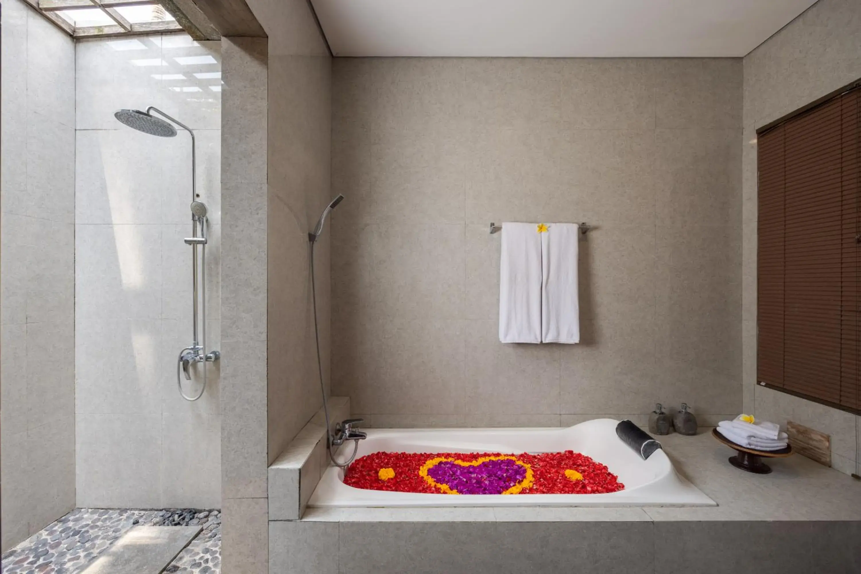 Shower, Bathroom in Kawi Resort A Pramana Experience