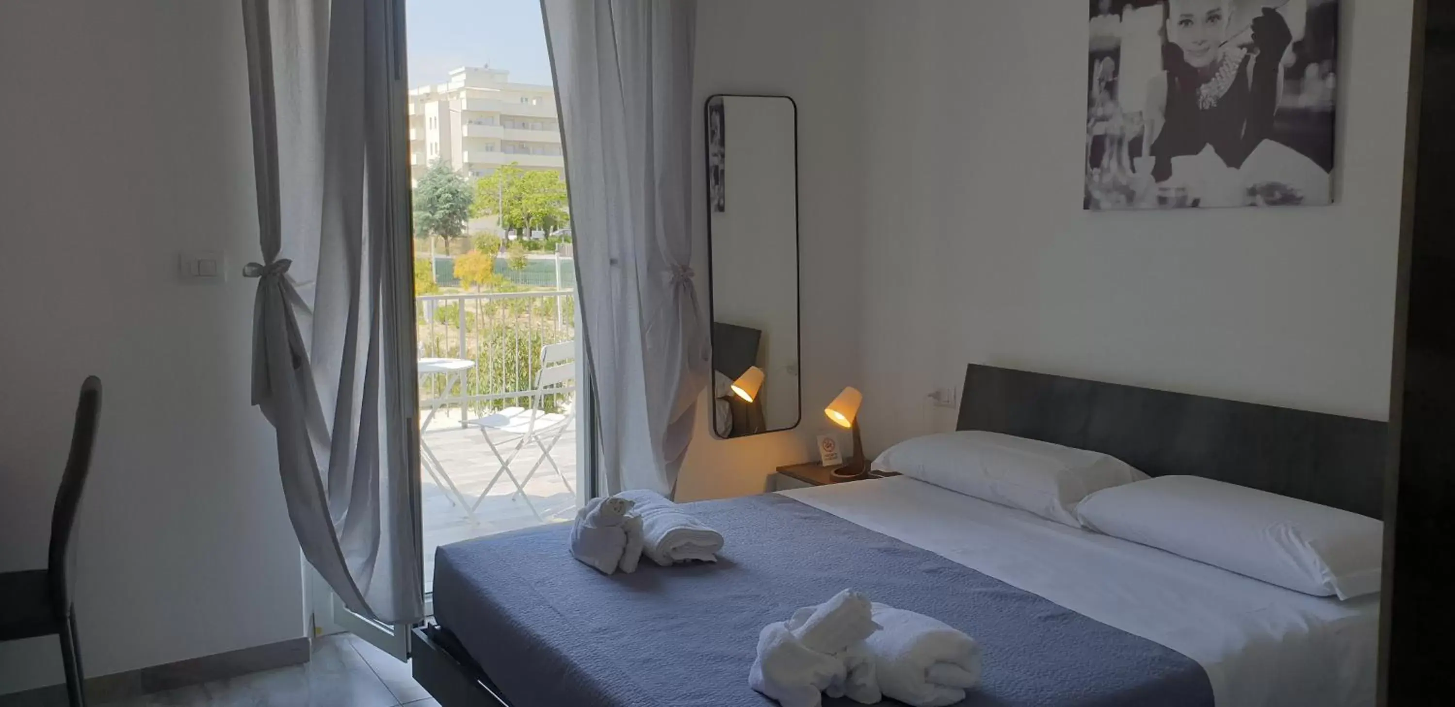 Balcony/Terrace, Bed in UN PASSO DAL MARE bed&breakfast San Salvo Marina