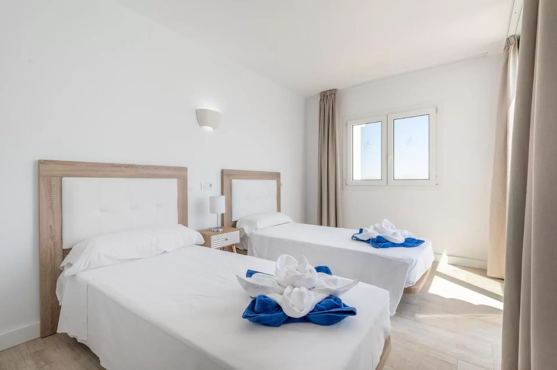 Bed in Orange Colom - Seaside Apartments