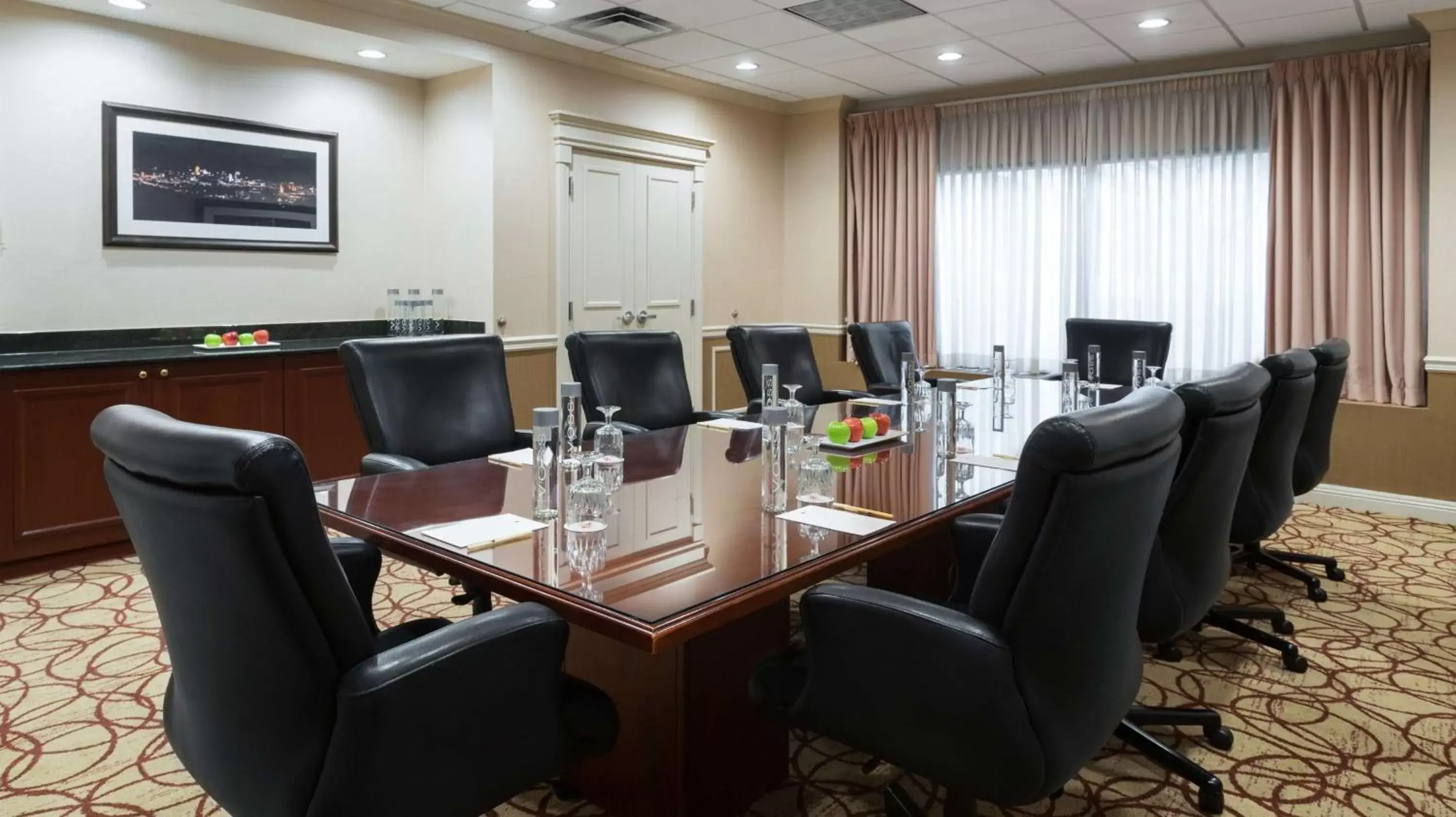 Meeting/conference room in DoubleTree Suites by Hilton Hotel Cincinnati - Blue Ash