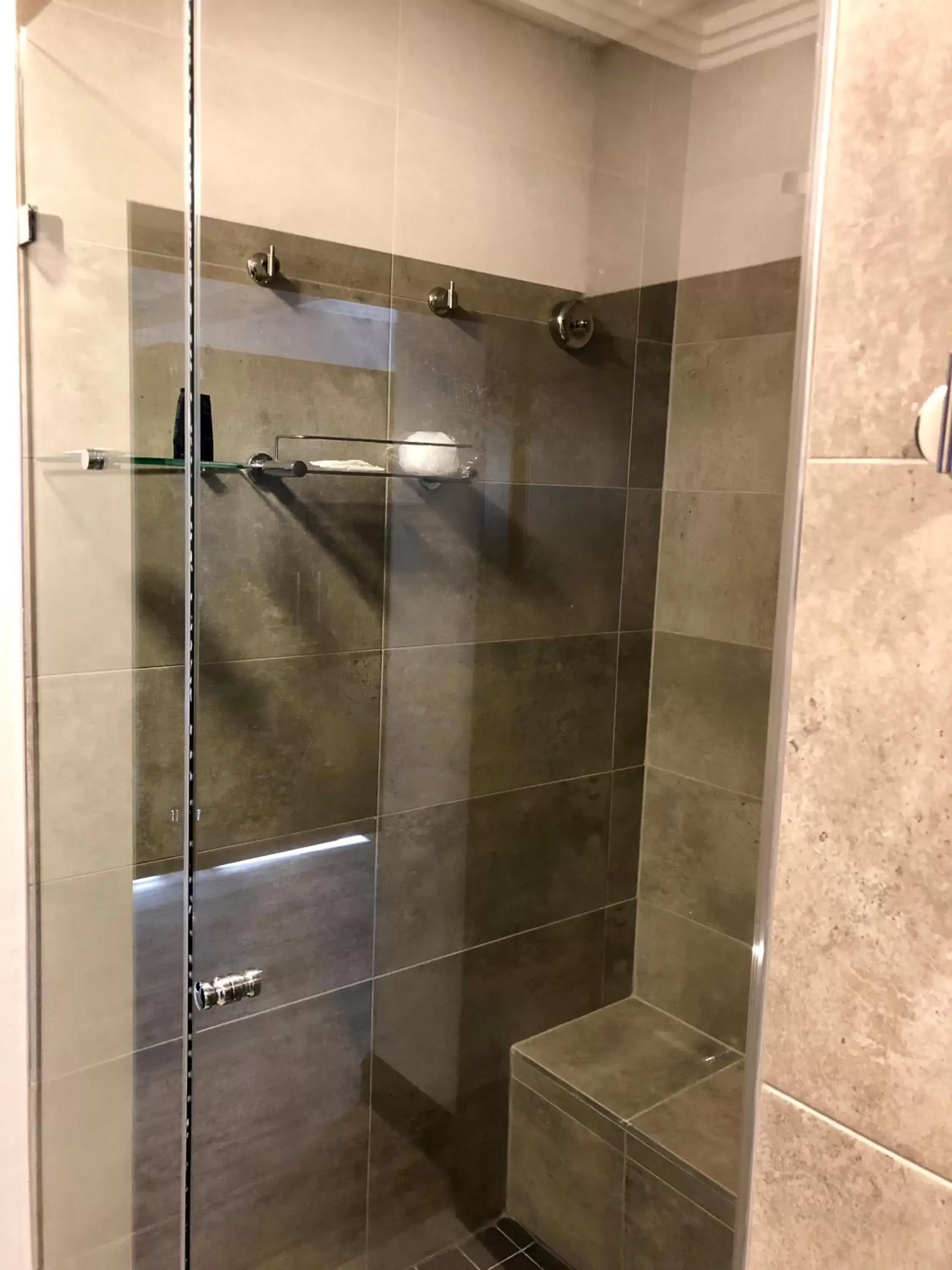 Shower, Bathroom in Belaire Suites Hotel