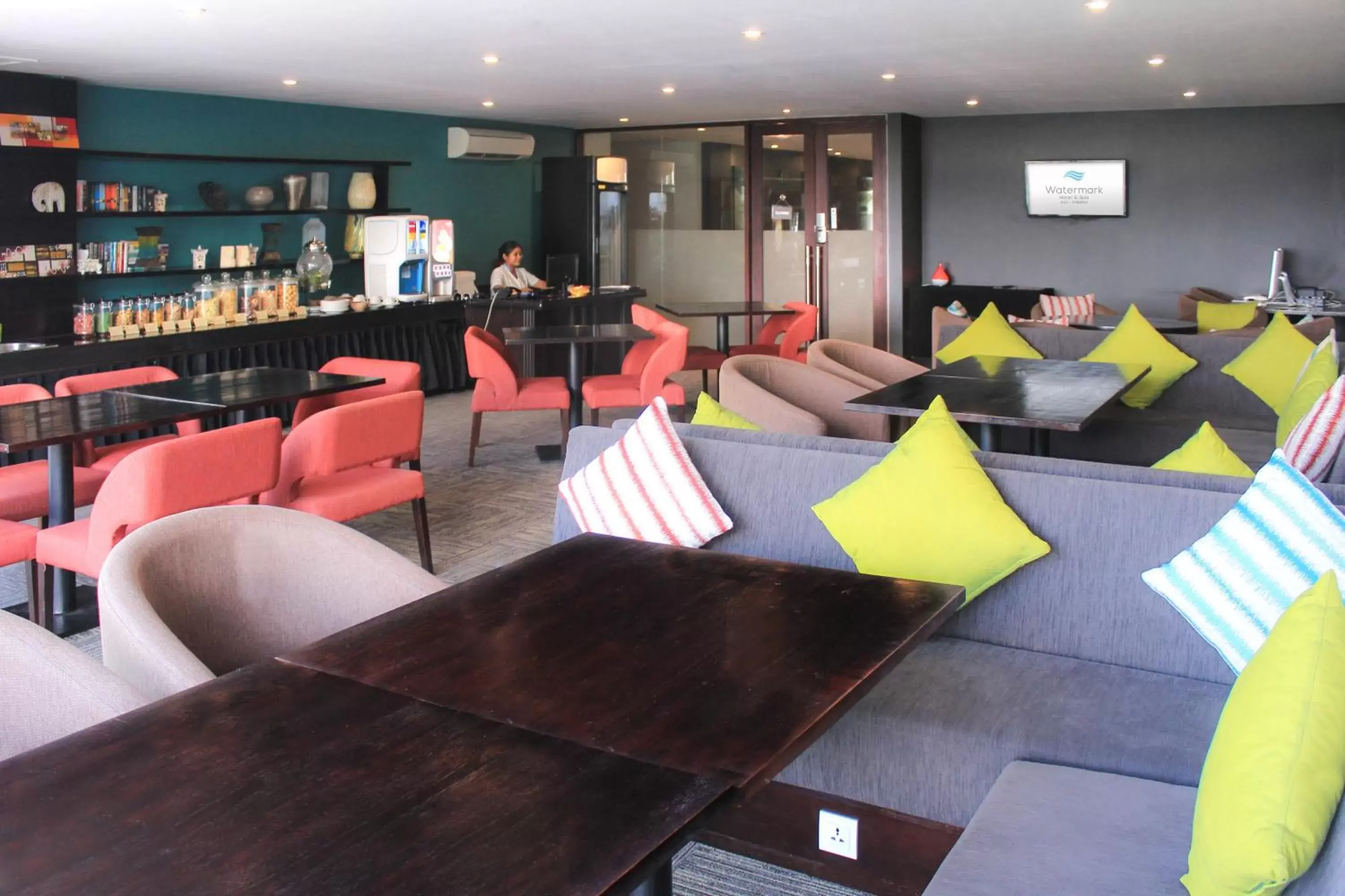 Lounge or bar in Watermark Hotel & Spa Bali Lounge or bar in Watermark Hotel & Spa Bali