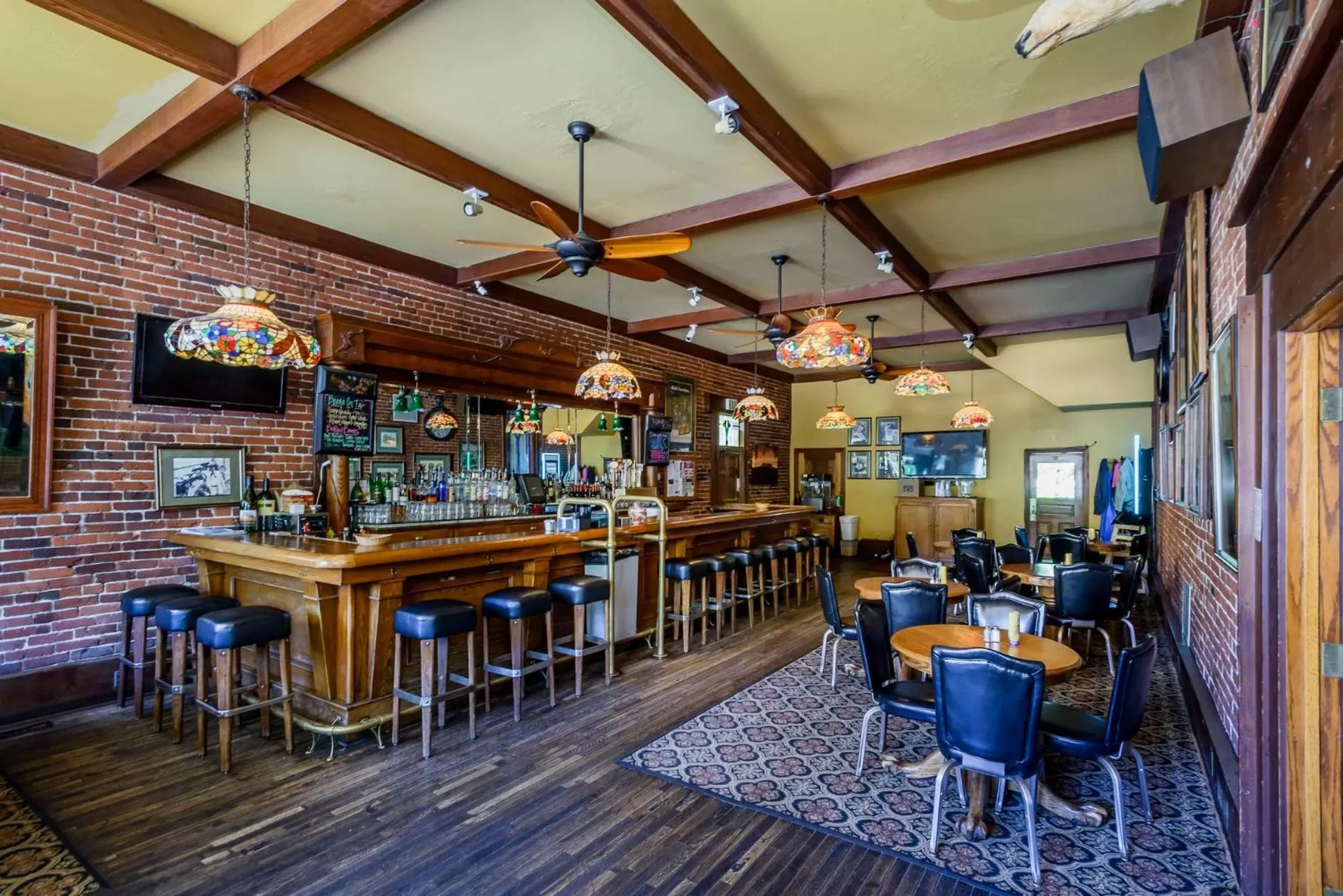 Restaurant/places to eat in The Jack London Lodge