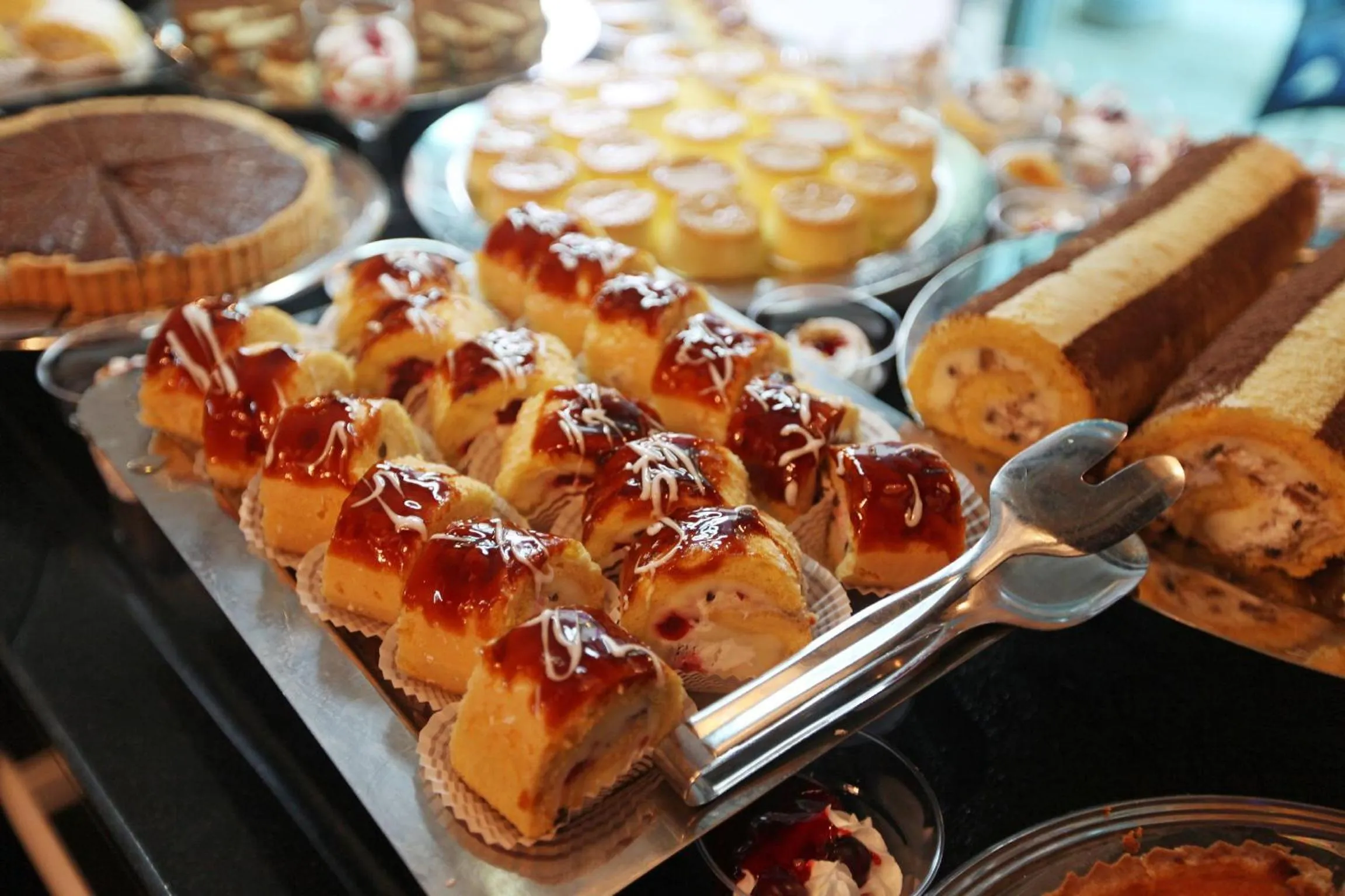 Restaurant/places to eat in Tac Premier Hotel & Spa