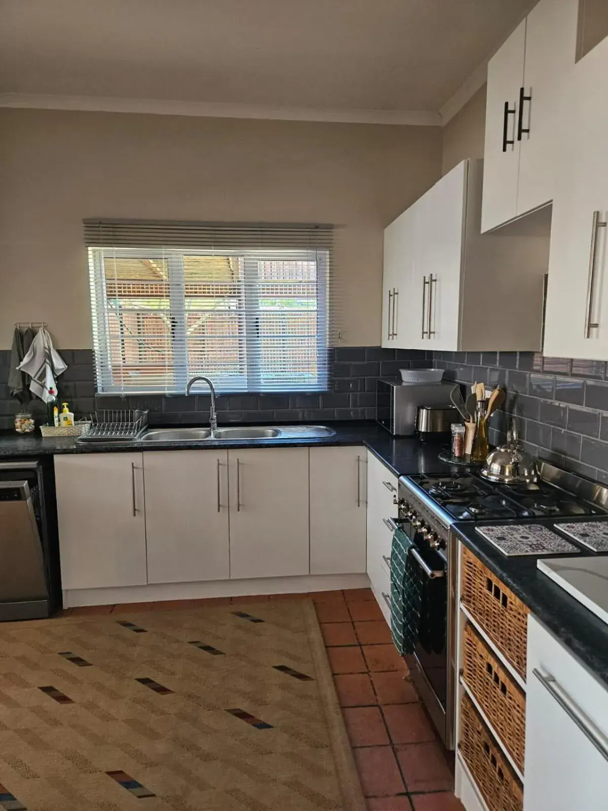 Kitchen or kitchenette, Kitchen/Kitchenette in Eikendal Lodge