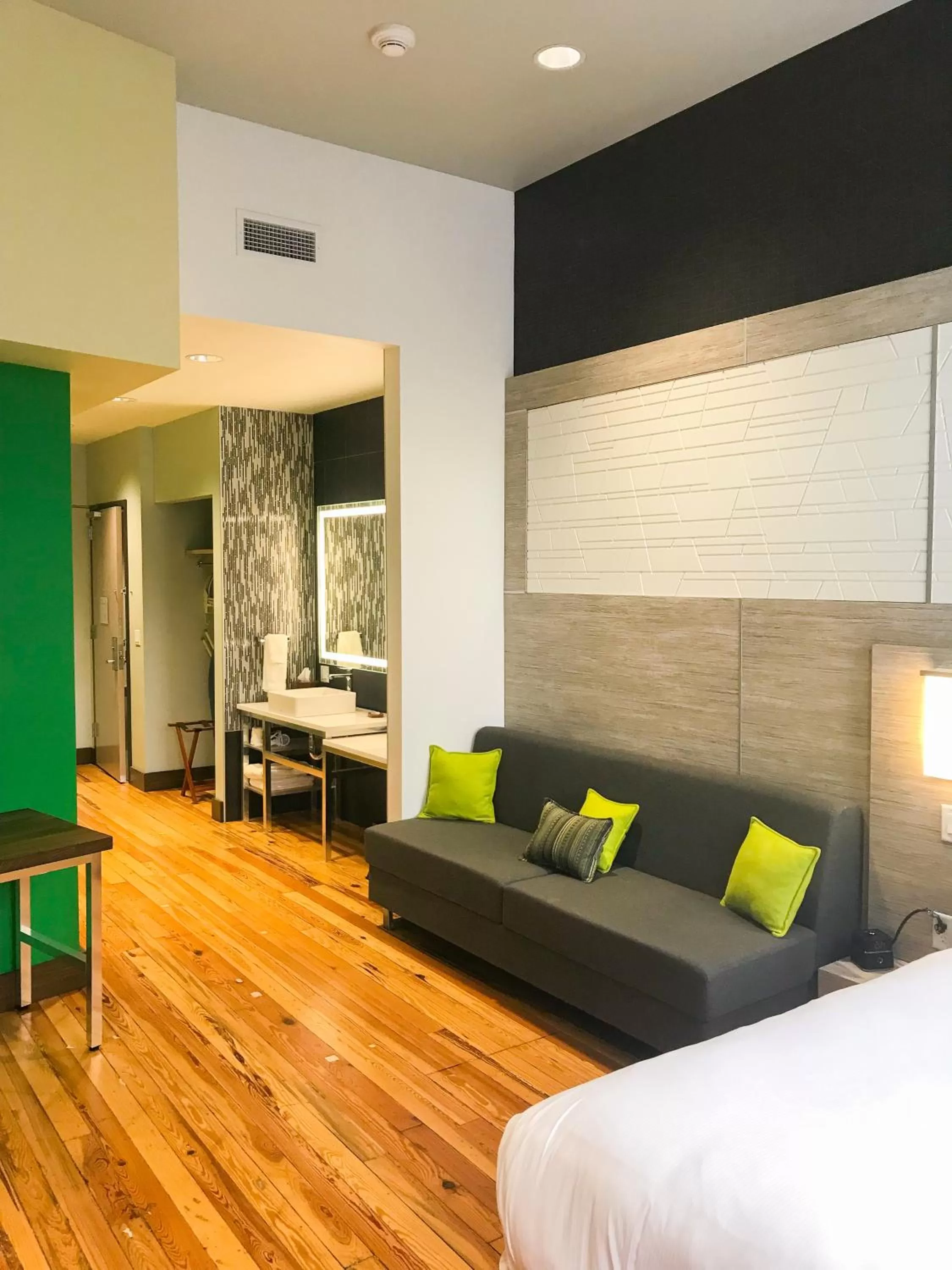 Photo of the whole room, Bed in CityFlatsHotel - Grand Rapids, an Ascend Collection Hotel