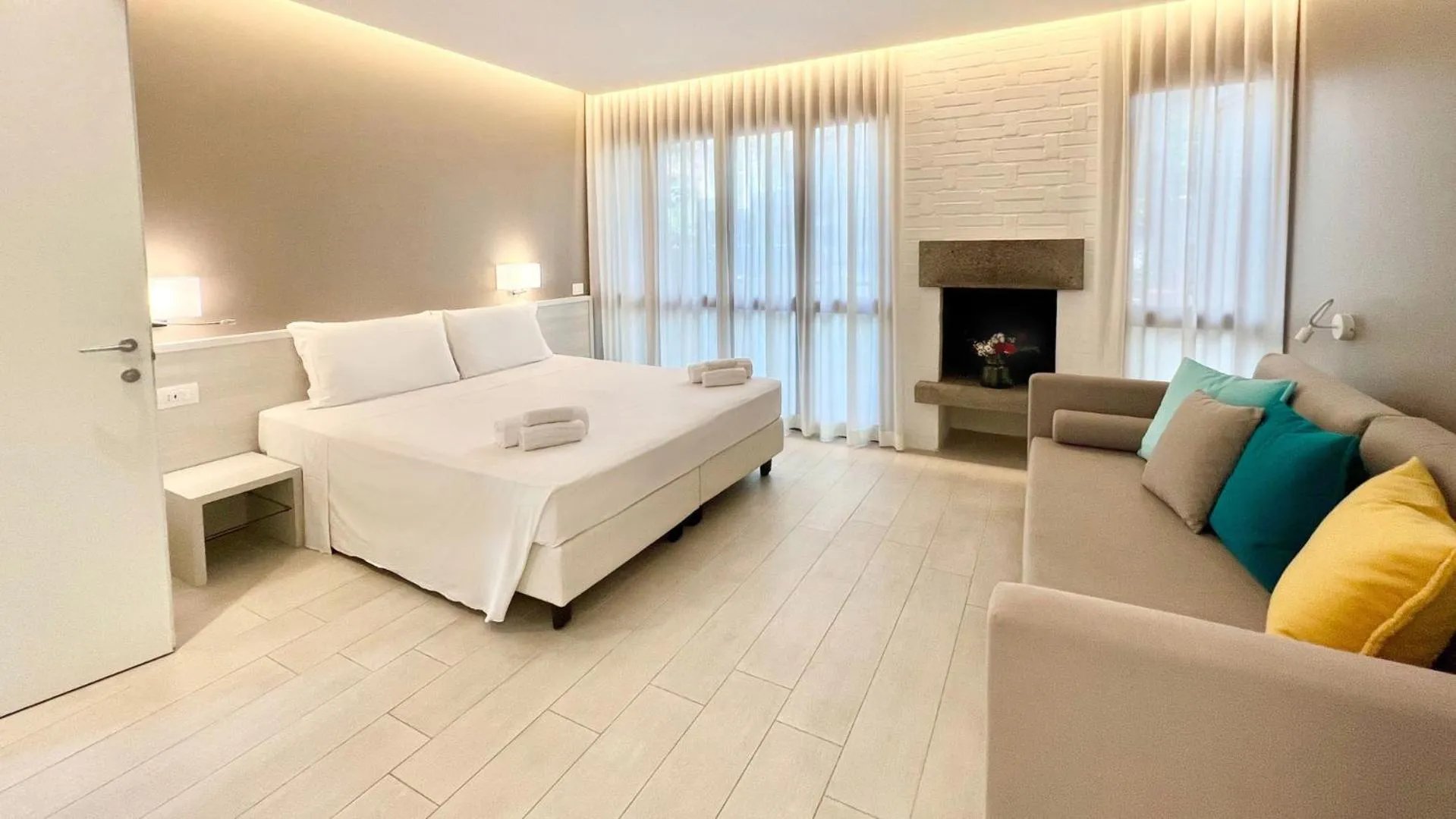 Bedroom, Bed in Hotel President