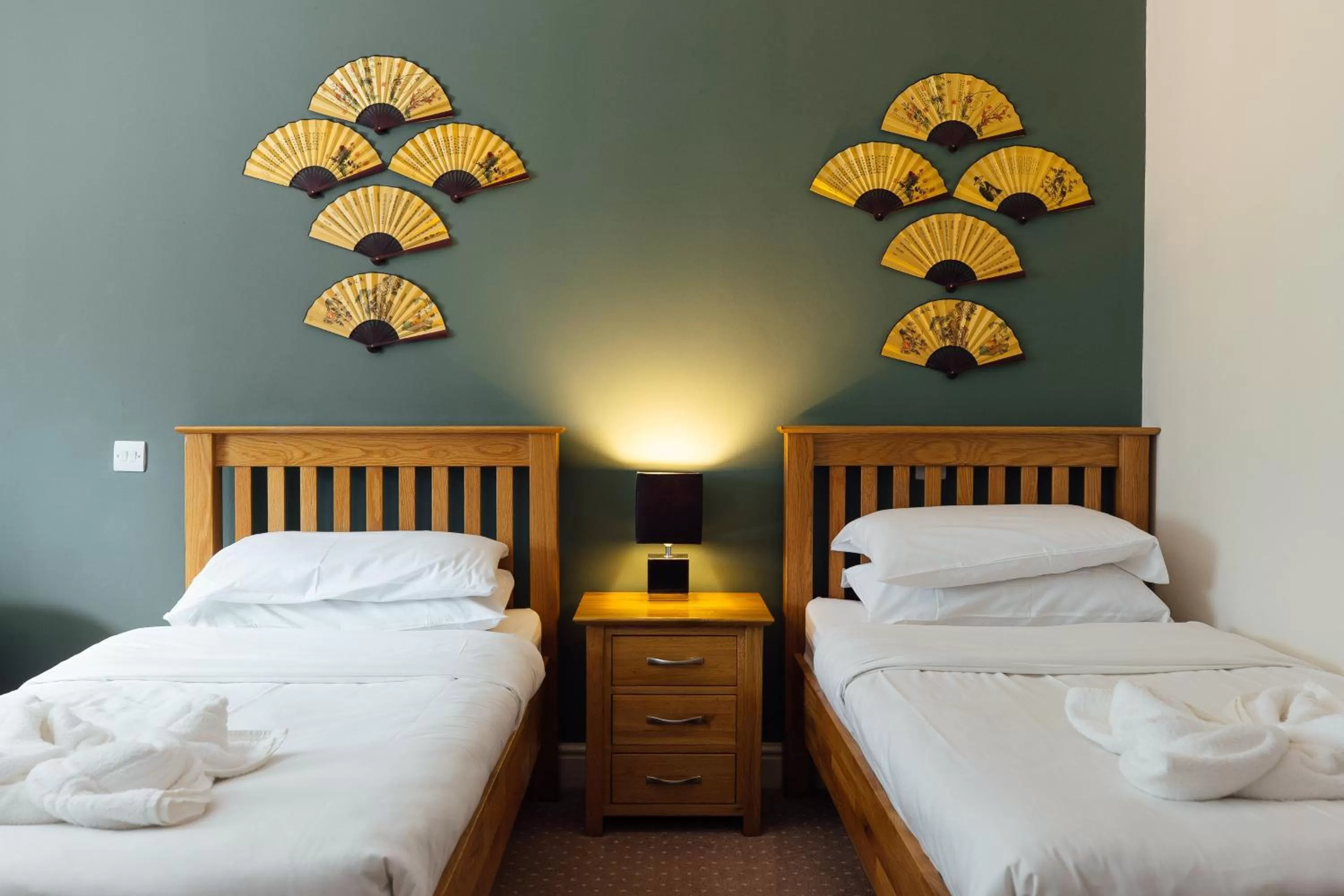 Photo of the whole room, Bed in The Imperial Dragon Hotel