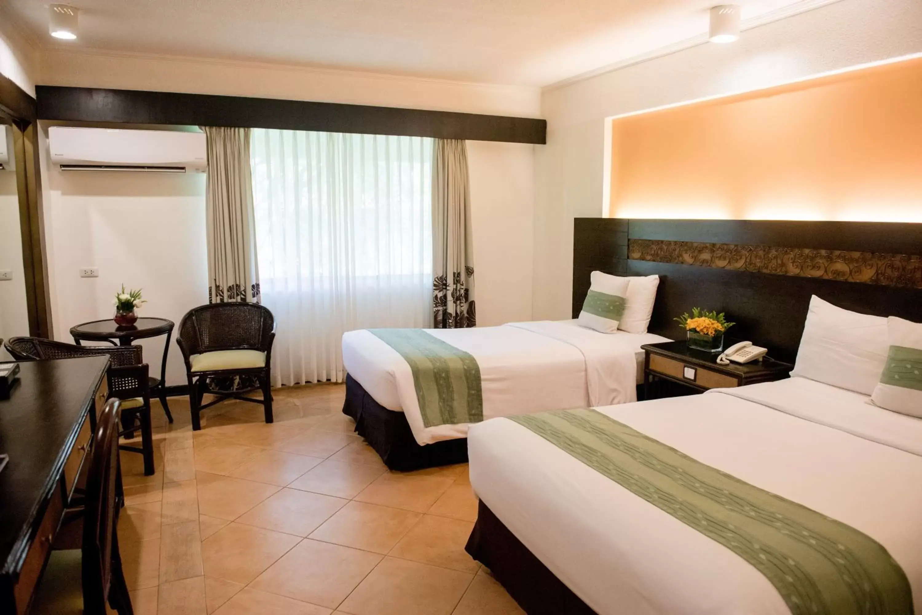 Bed in Montebello Villa Hotel