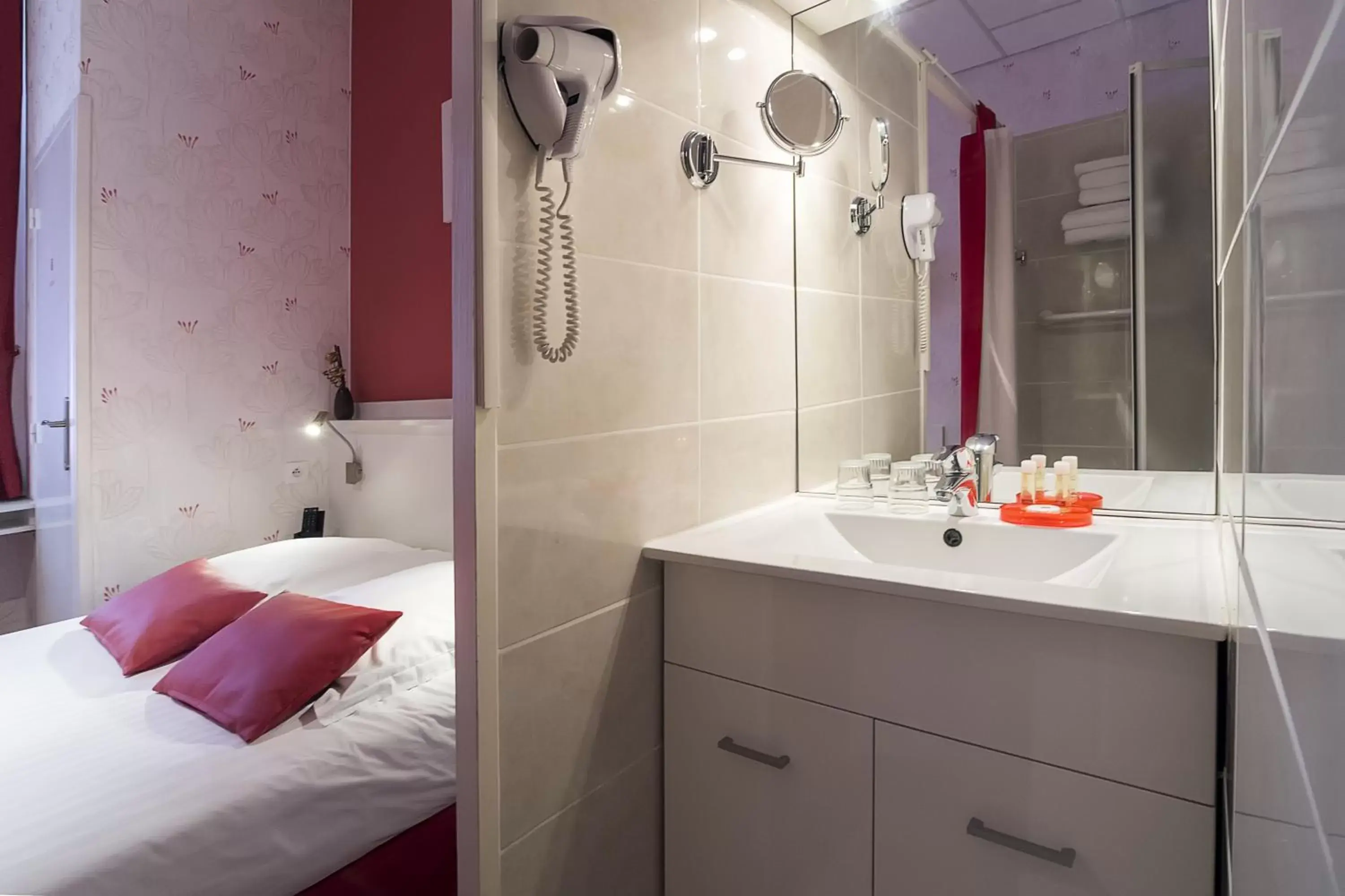 Bathroom in Hotel Du Moulin d'Or