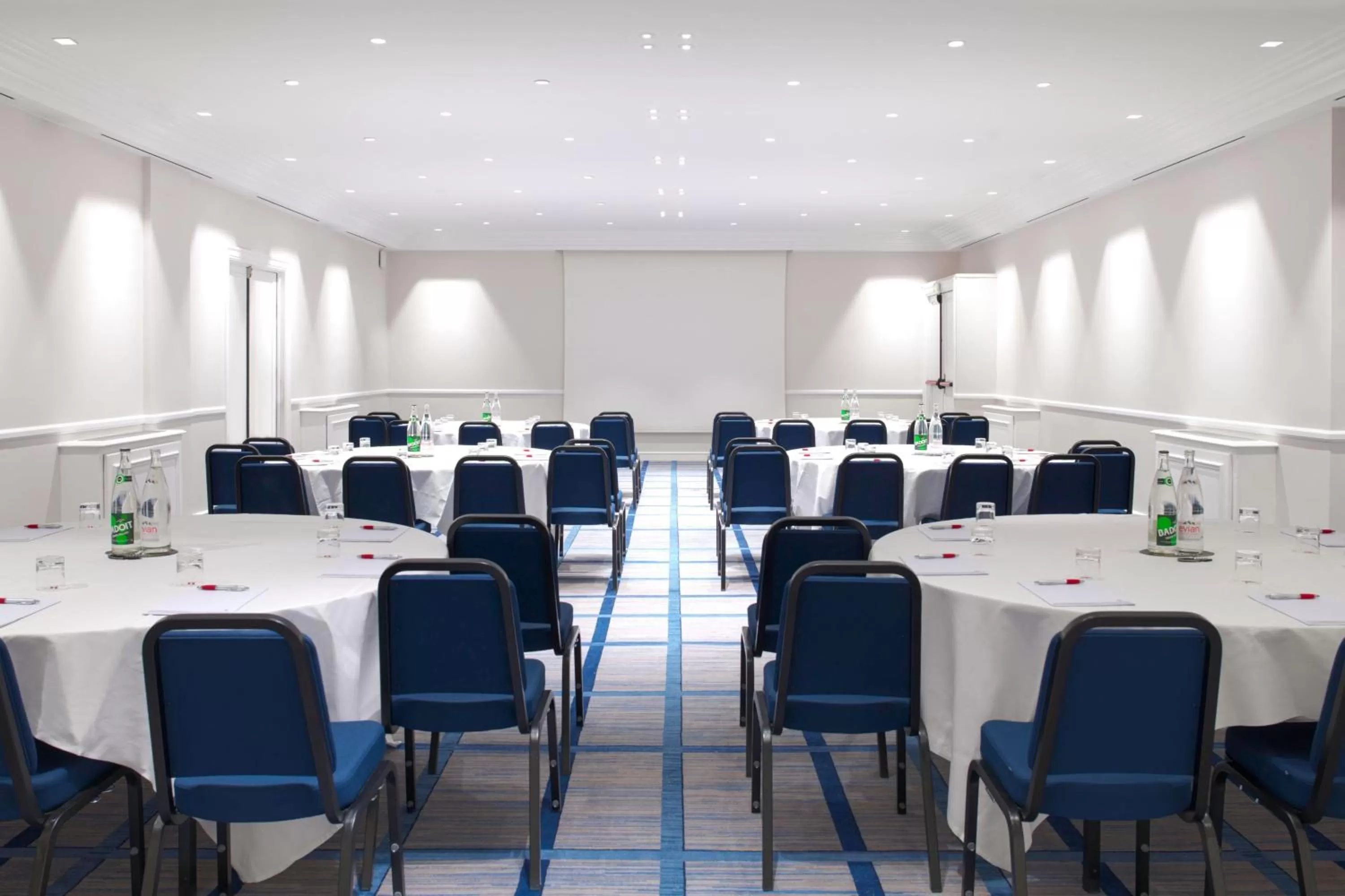 Lounge or bar in Paris Marriott Opera Ambassador Hotel