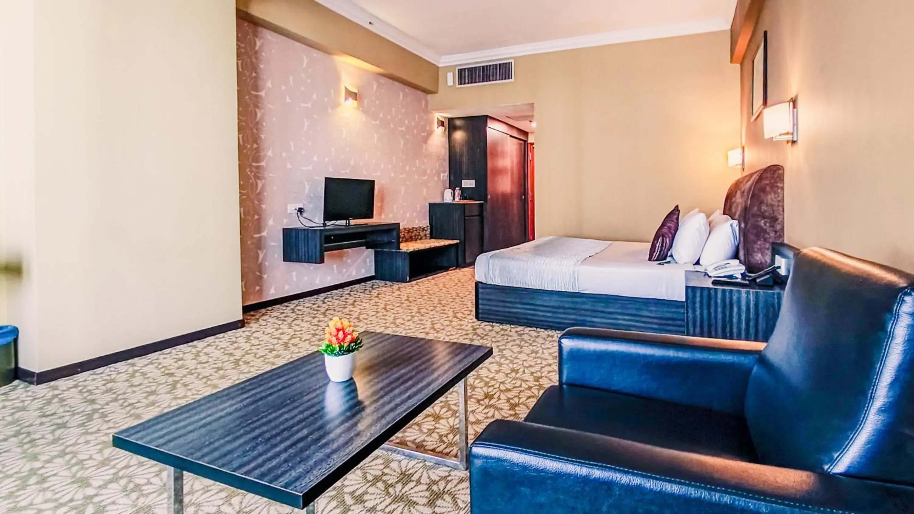 Deluxe King Room in New York Hotel Deluxe King Room in New York Hotel