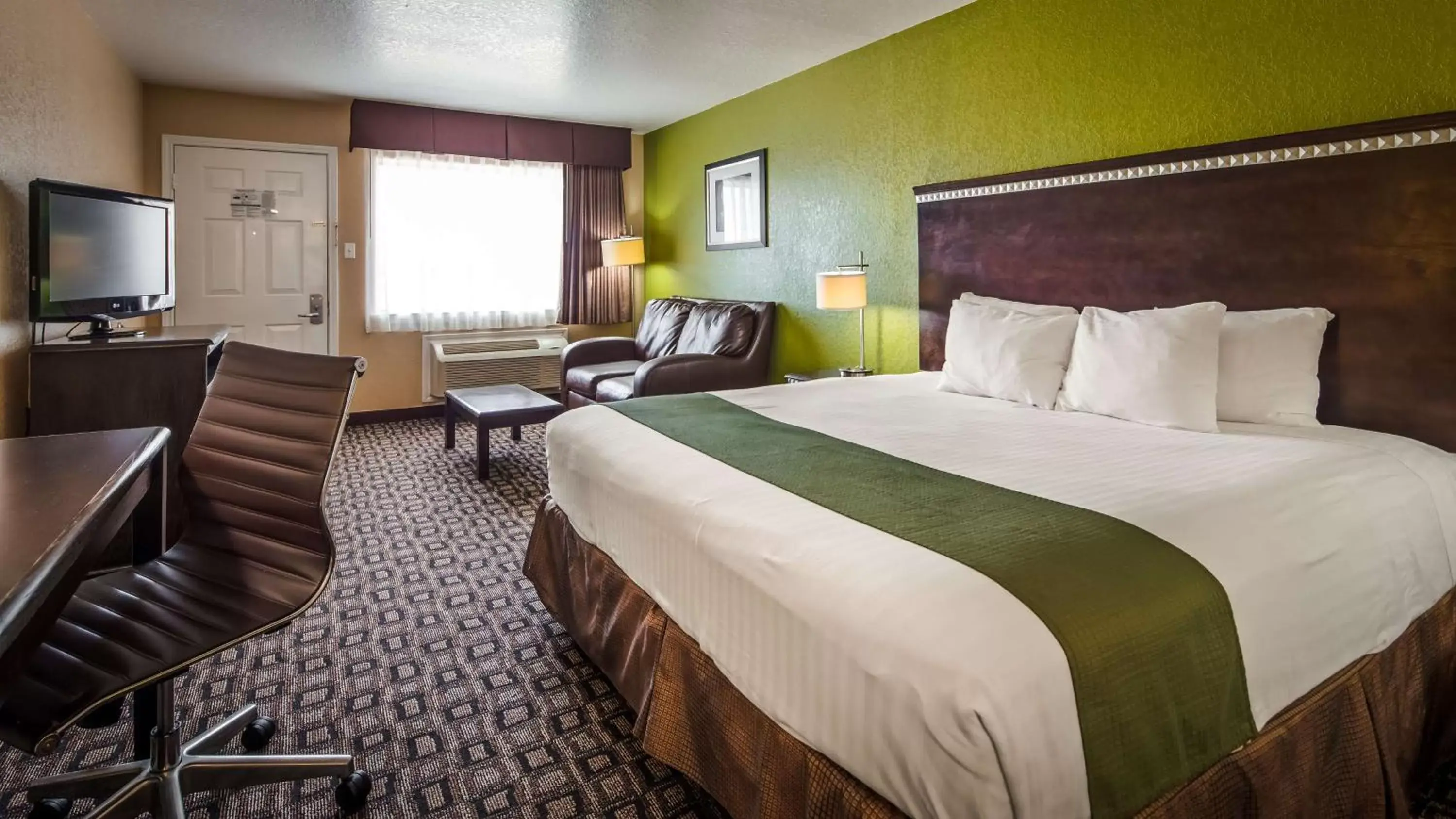Bed in SureStay Hotel by Best Western Floresville