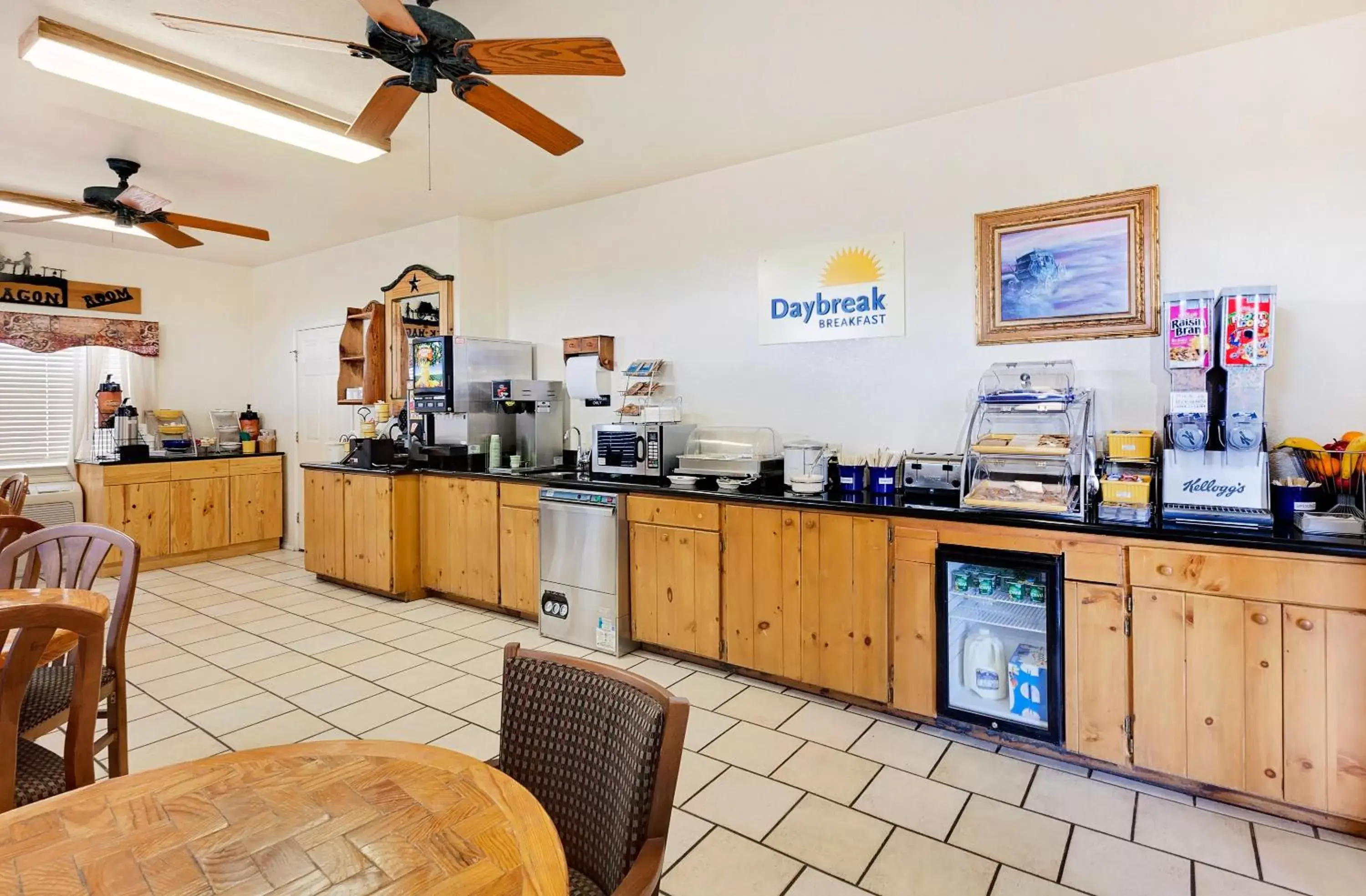 Continental breakfast, Restaurant/Places to Eat in Days Inn by Wyndham San Angelo