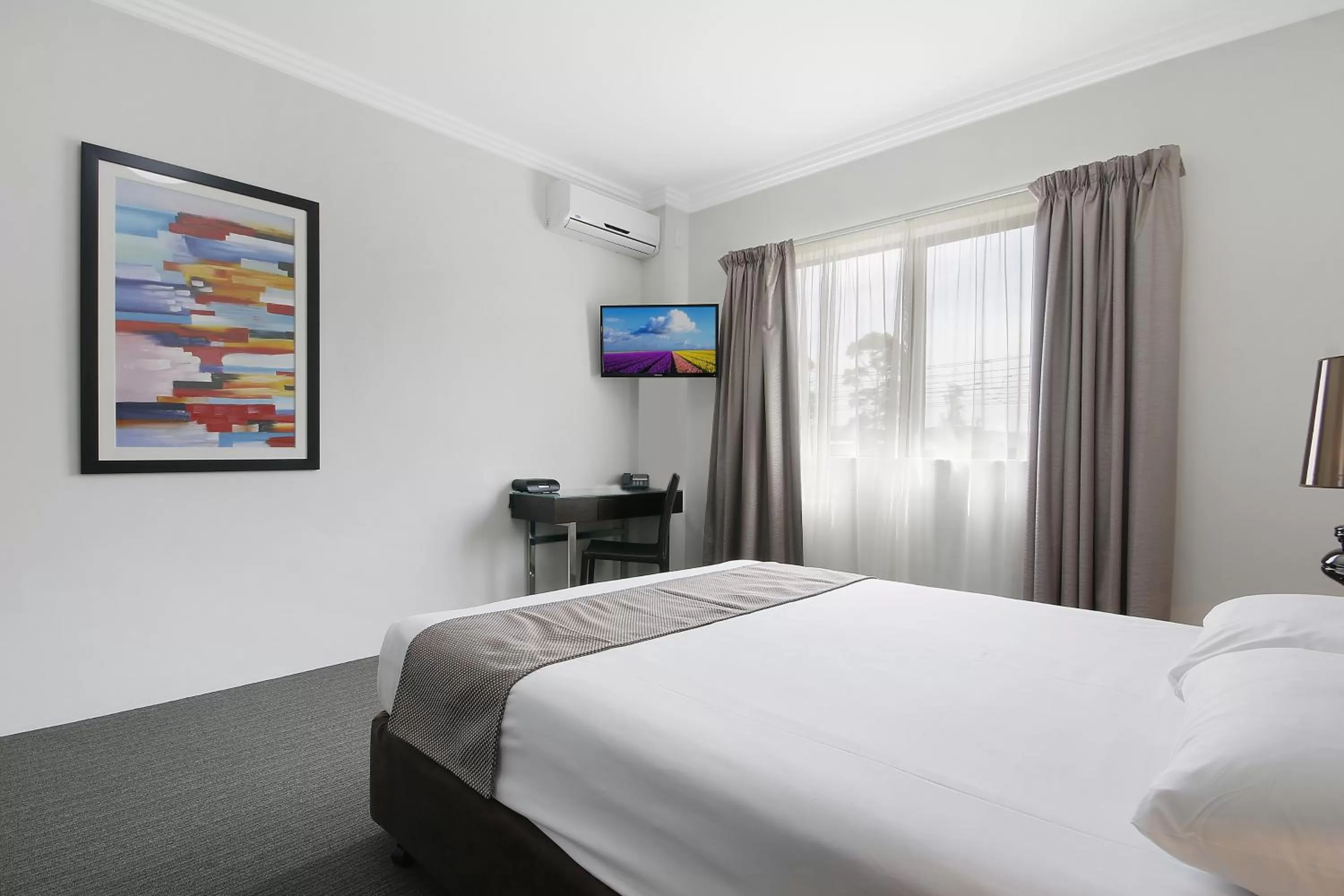 Bed in Value Suites Penrith
