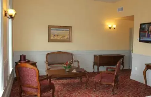 Living room, Seating Area in Windsor Hotel & Restaurant