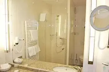 Bathroom in Kranz Parkhotel
