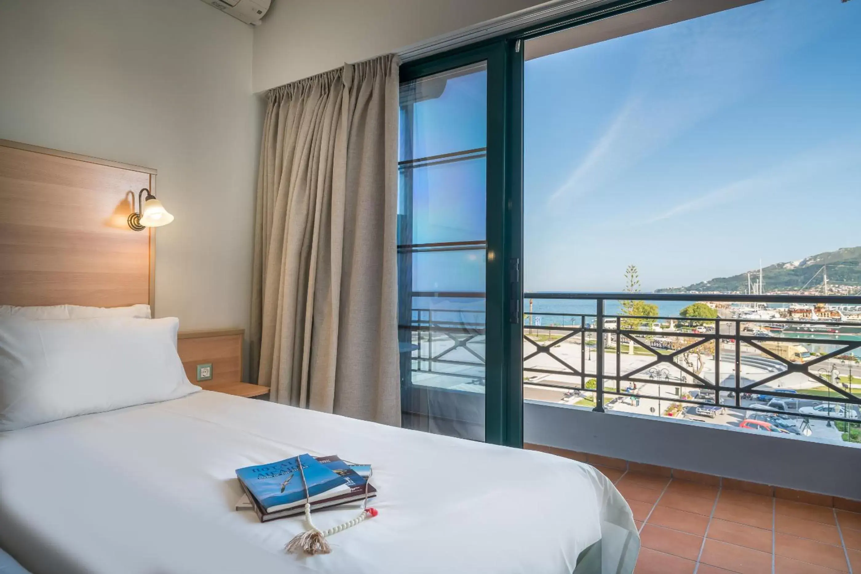 Sea view, Bed in Phoenix Hotel