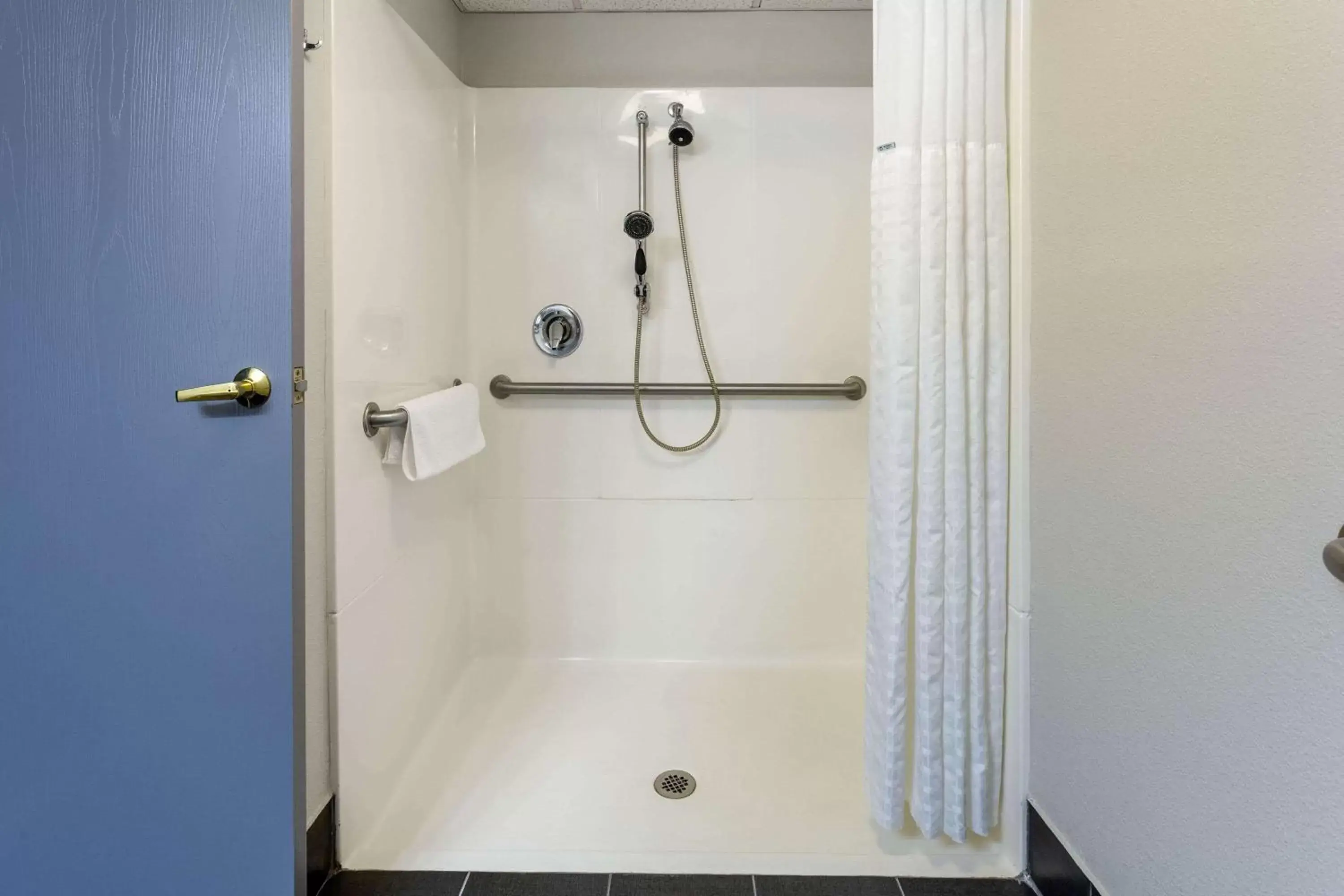 Shower, Bathroom in Baymont by Wyndham Marinette