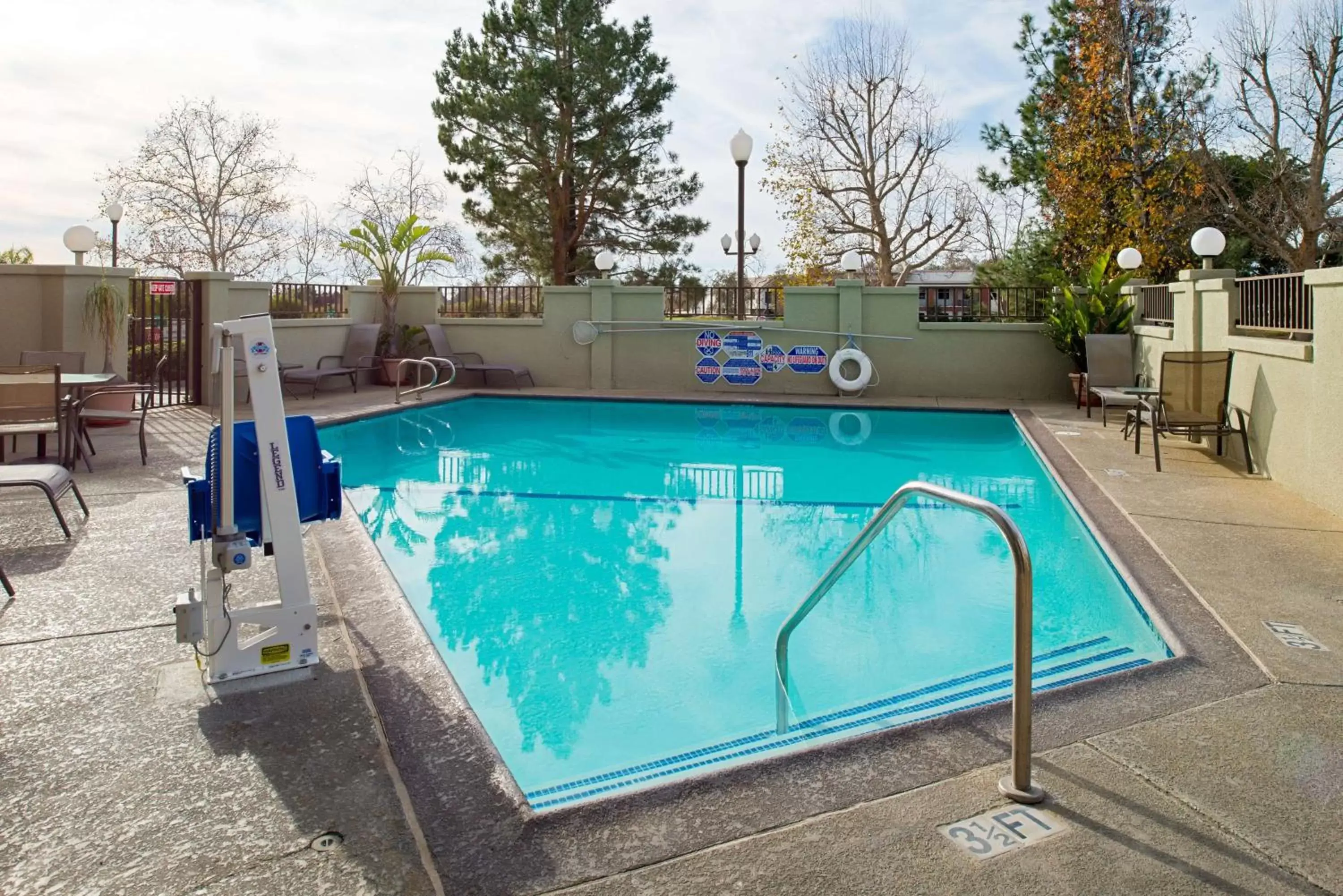 On site, Swimming Pool in Best Western Plus Heritage Inn Ontario Rancho Cucamonga