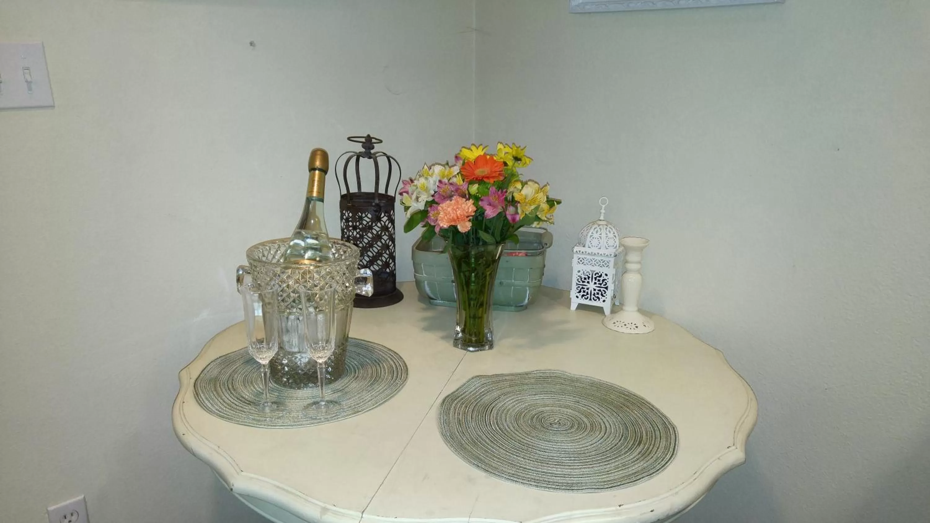 Drinks in Hidden Springs Bed and Breakfast