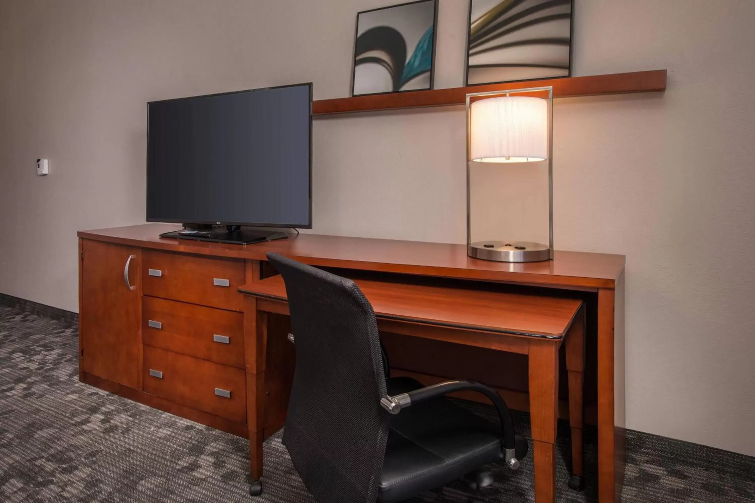 Photo of the whole room, TV/Entertainment Center in Courtyard by Marriott Dulles Town Center