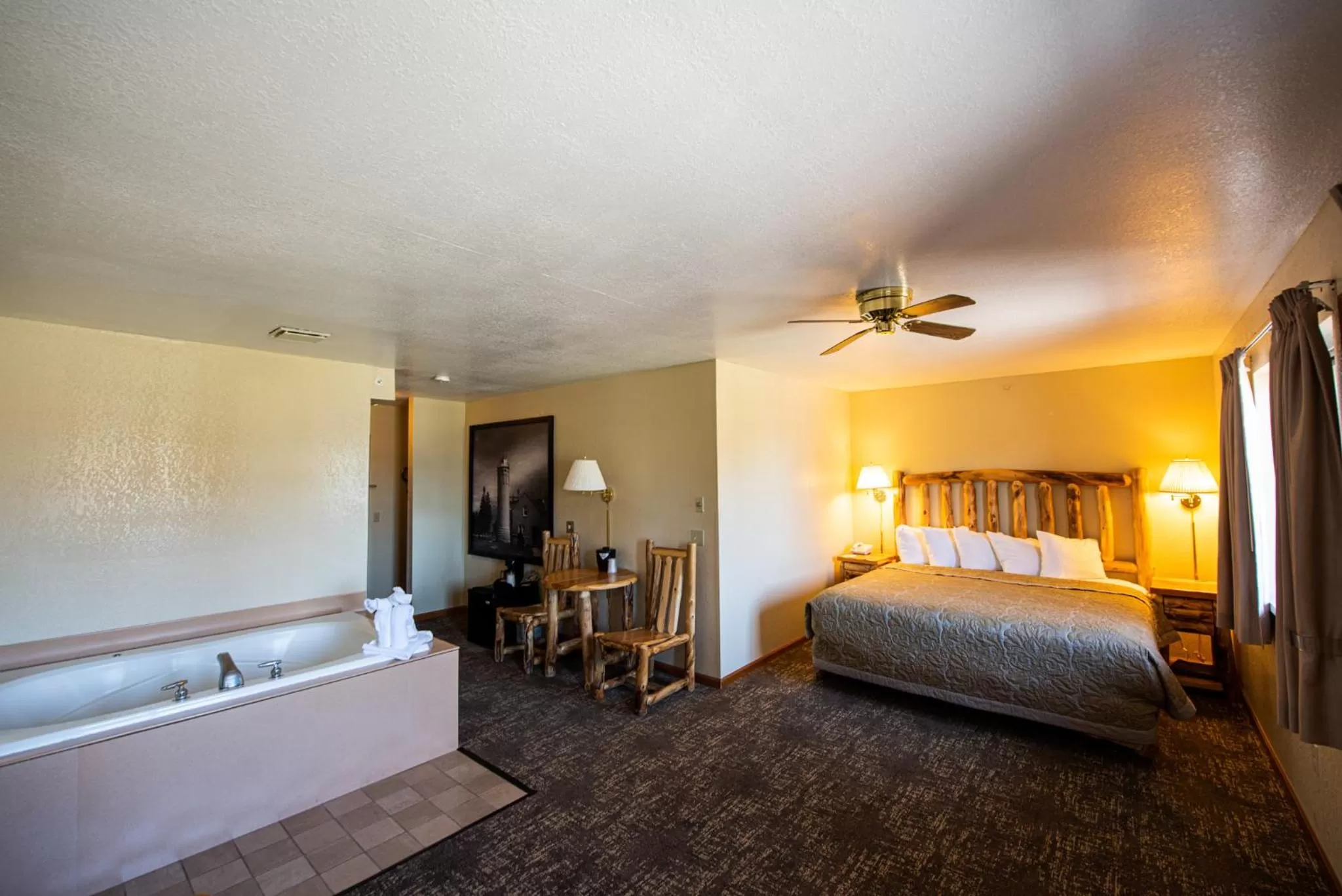 Bed in Super 8 by Wyndham Bridgeview of Mackinaw City