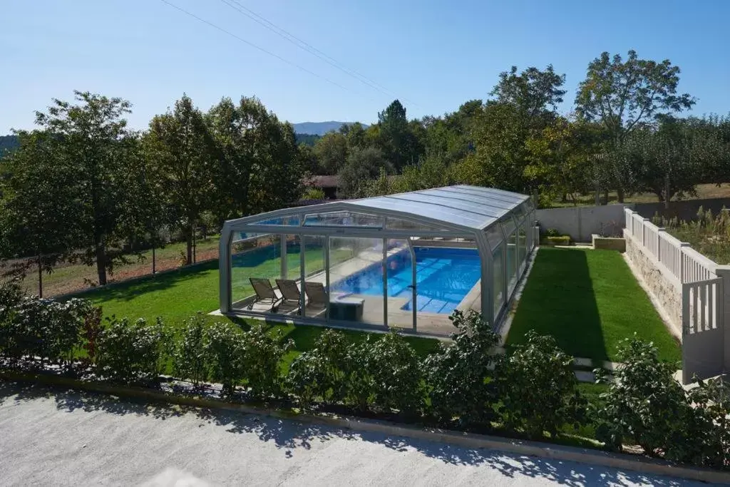 Garden, Pool View in Apartamentos Río Sil