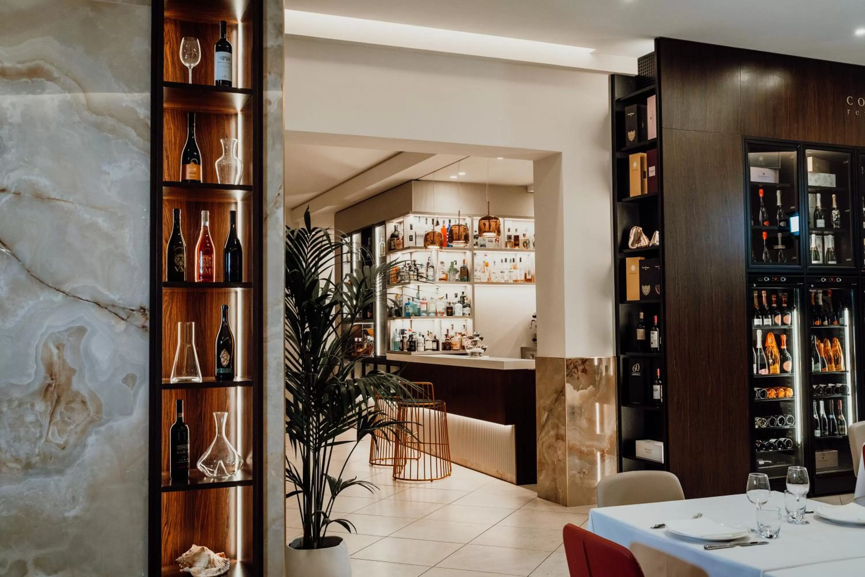 Restaurant/places to eat in Hotel Falli