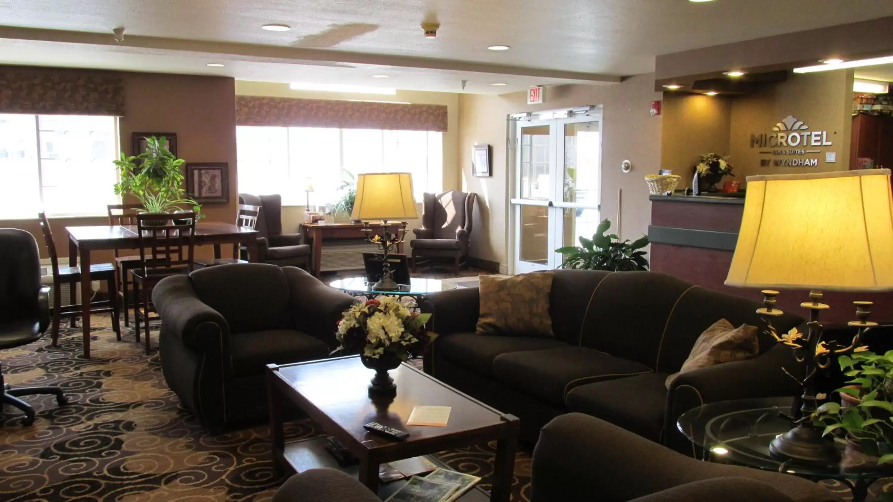 Lobby or reception, Lounge/Bar in Microtel Inn & Suites by Wyndham Rapid City