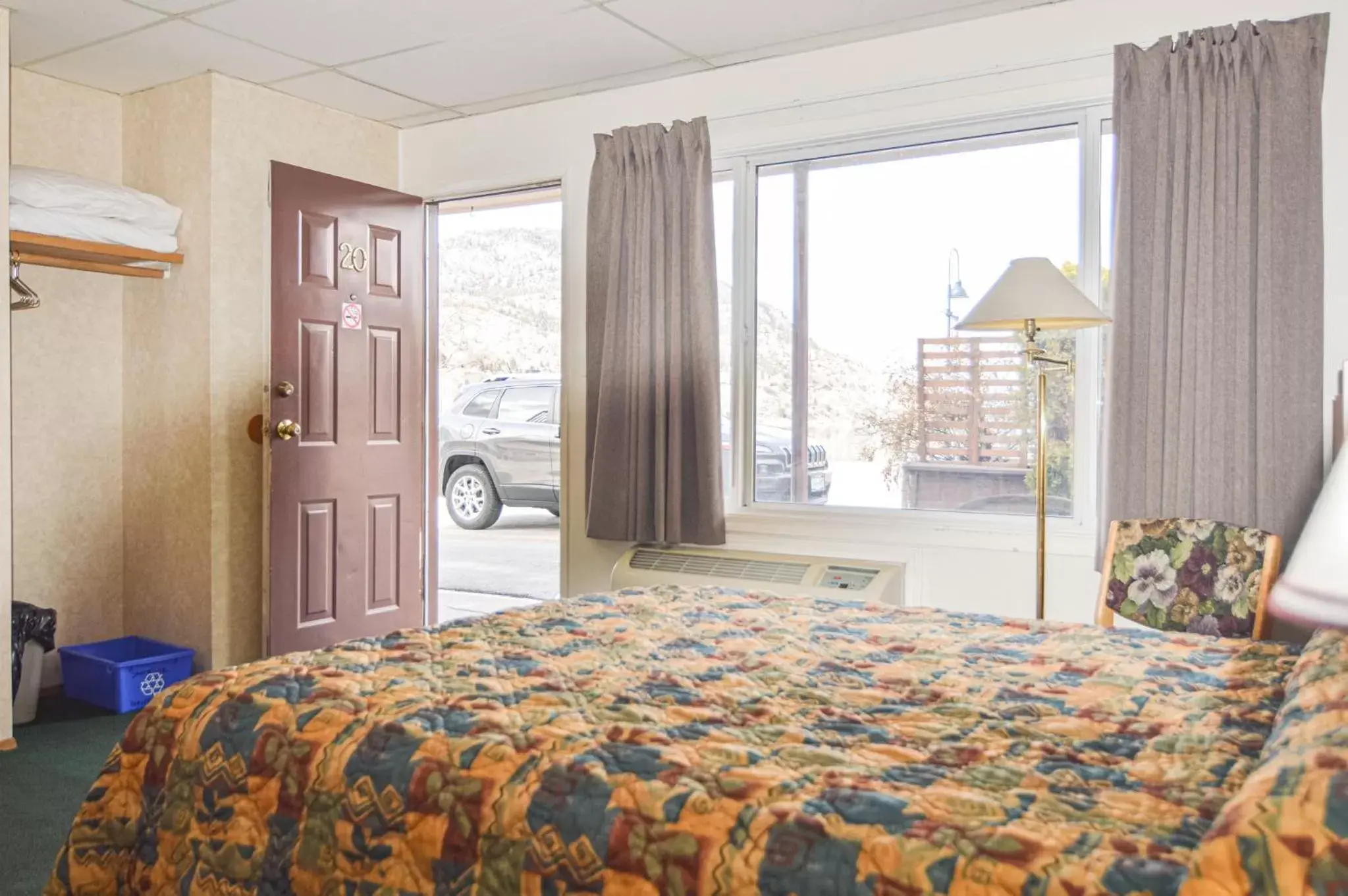 Bedroom, Bed in Shoreline Resort Condominiums