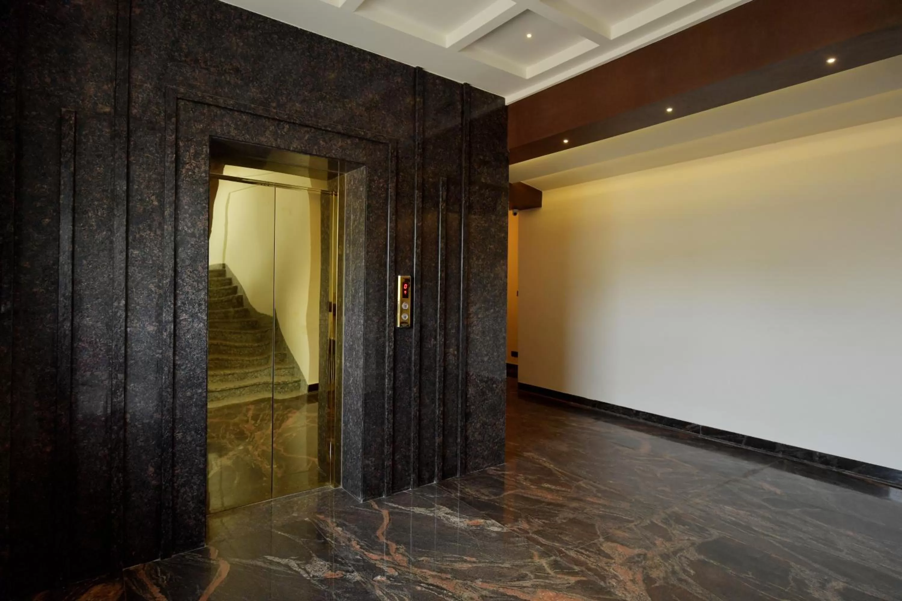 Area and facilities in Hotel Nikhil Regency