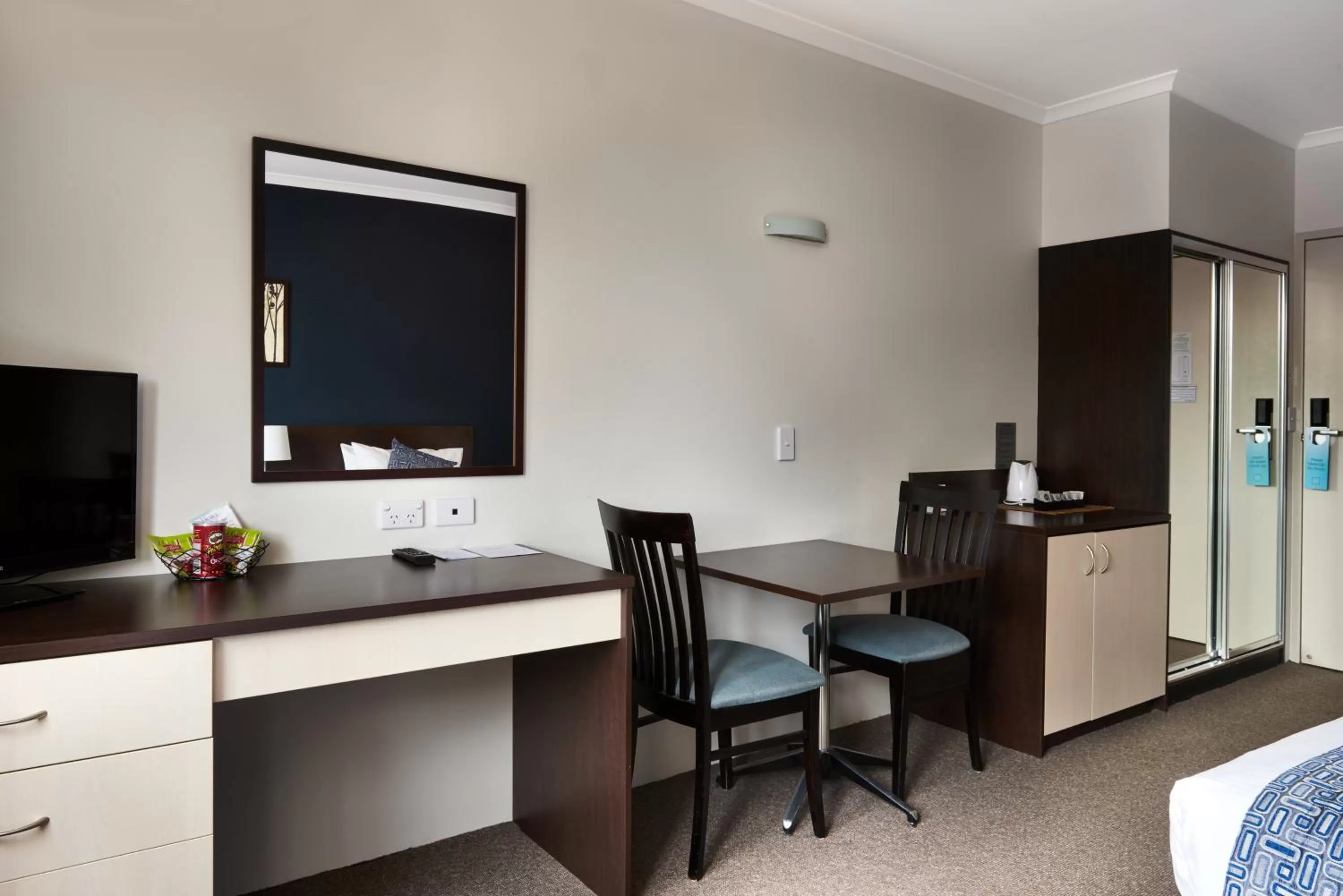 TV and multimedia in 175 Hotel Westmead
