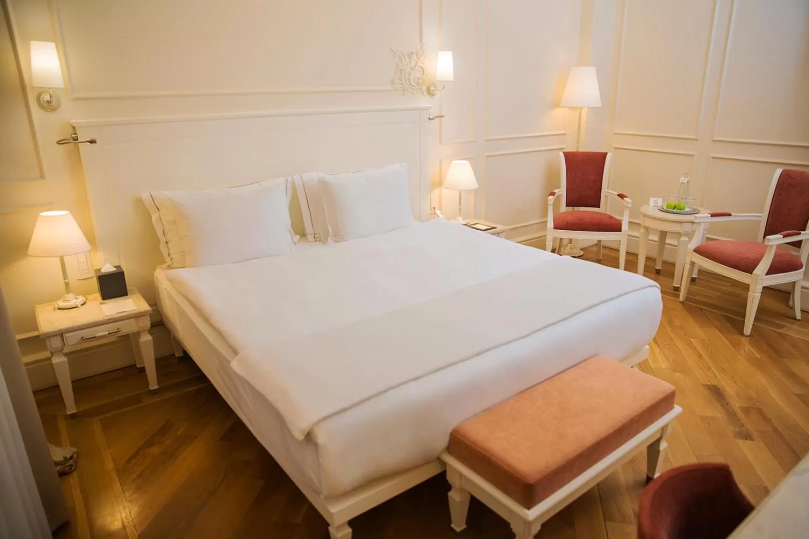 Bed in Corinne Art & Boutique Hotel