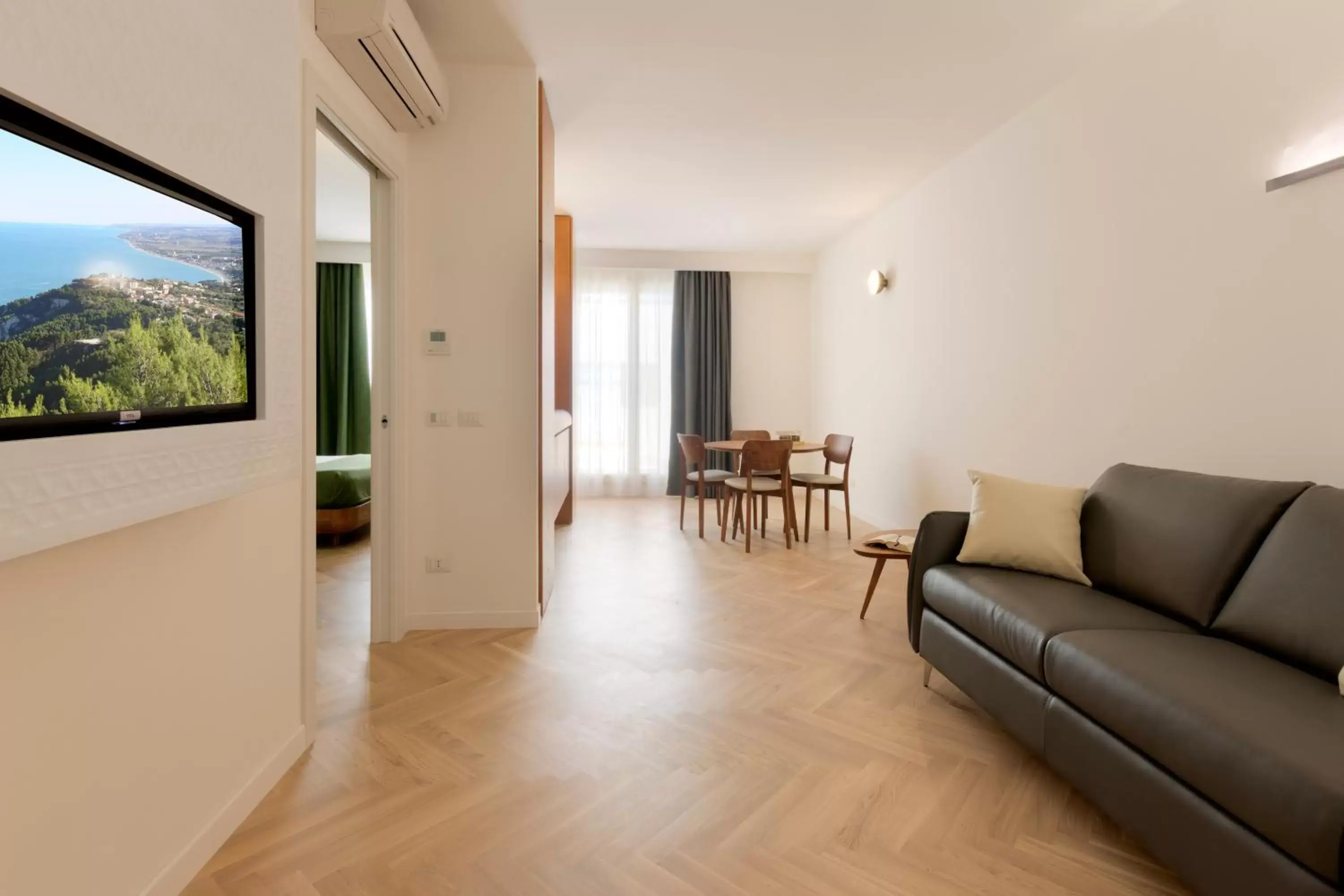 Communal lounge/ TV room, Seating Area in Metropolitan Suites