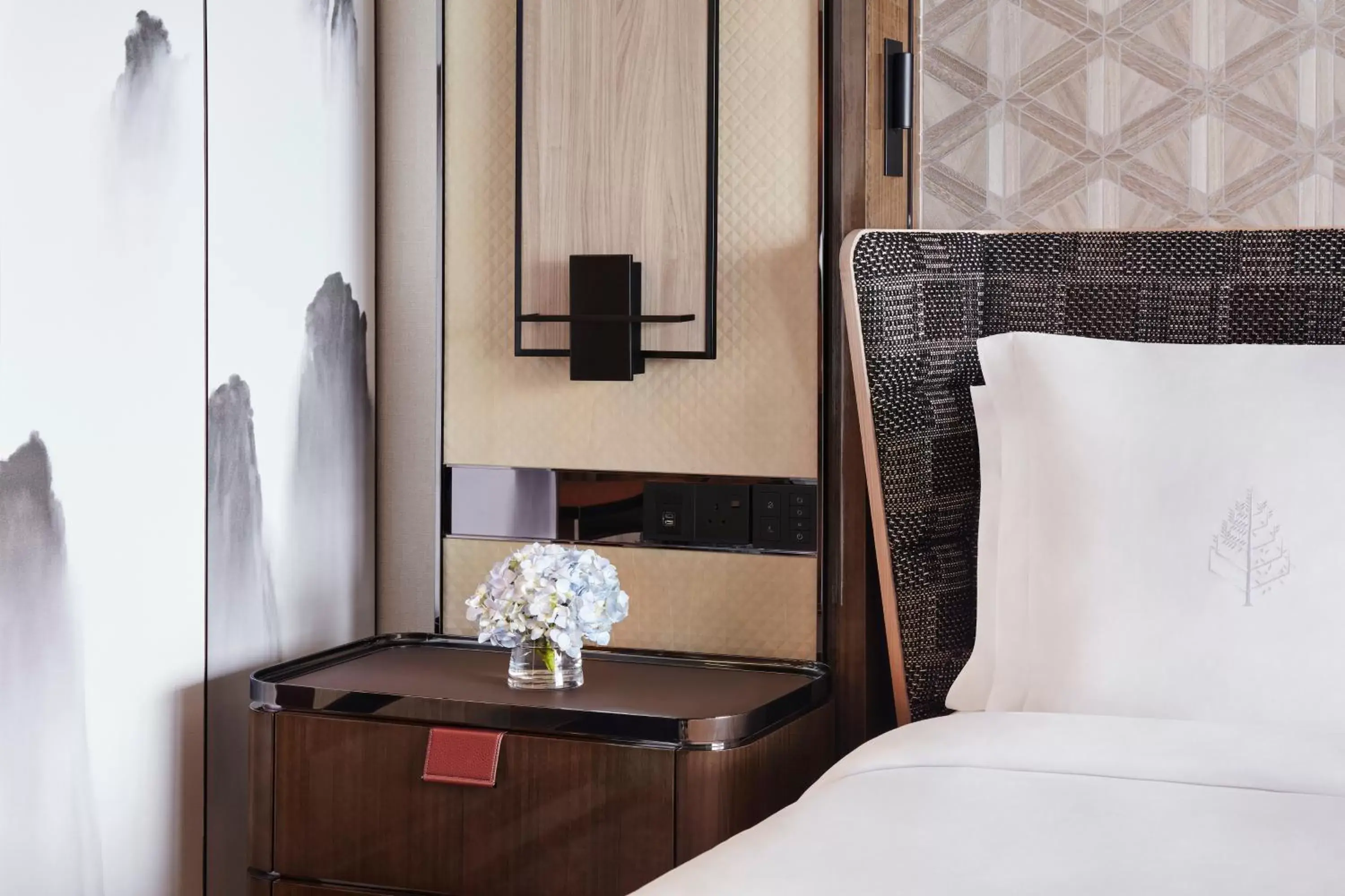 Bedroom, Seating Area in Four Seasons Hotel Hong Kong