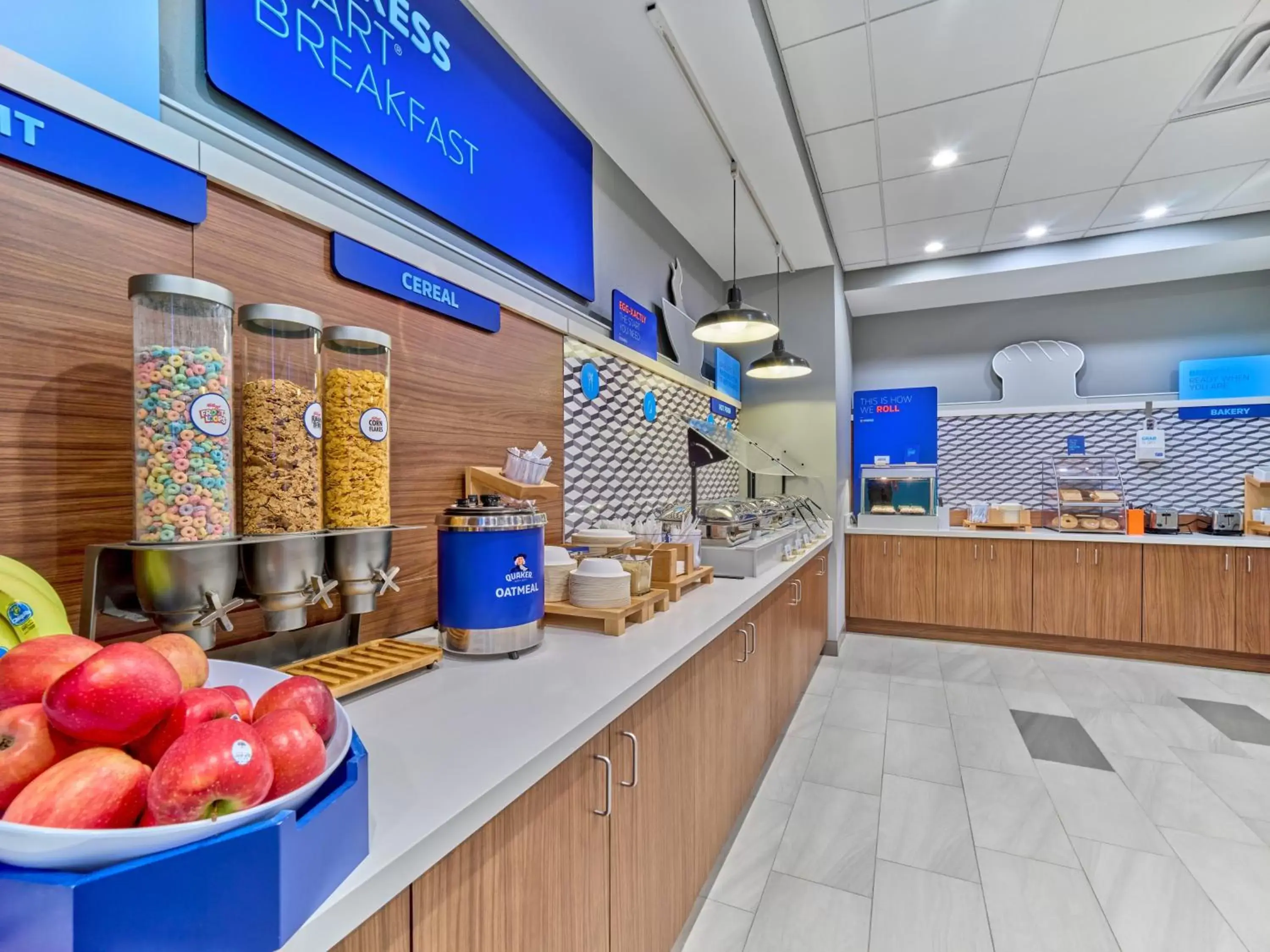 Breakfast, Kitchen/Kitchenette in Holiday Inn Express - Huntsville Space Center, an IHG Hotel