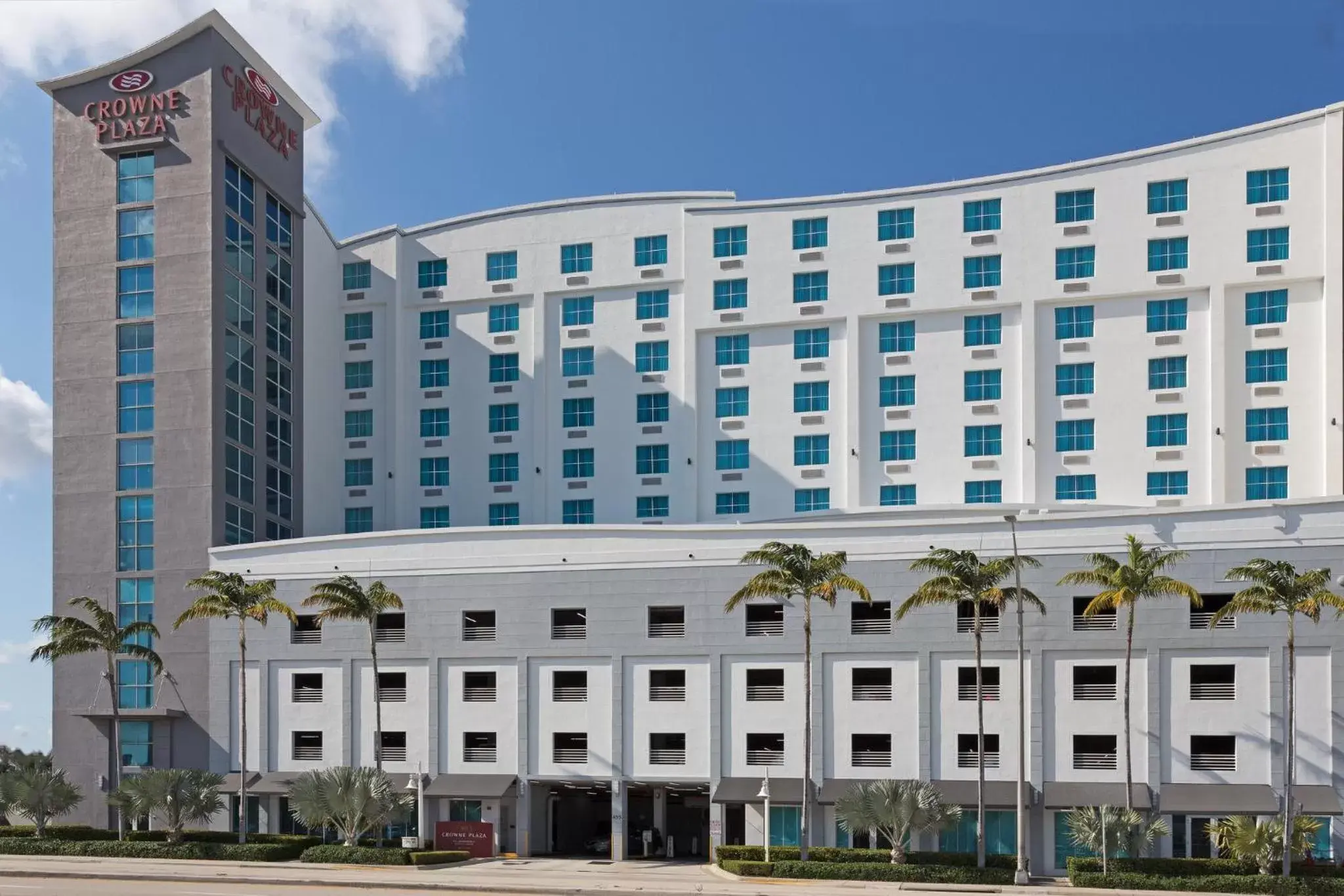 Property Building in Crowne Plaza Hotel & Resorts Fort Lauderdale Airport/ Cruise, an IHG Hotel