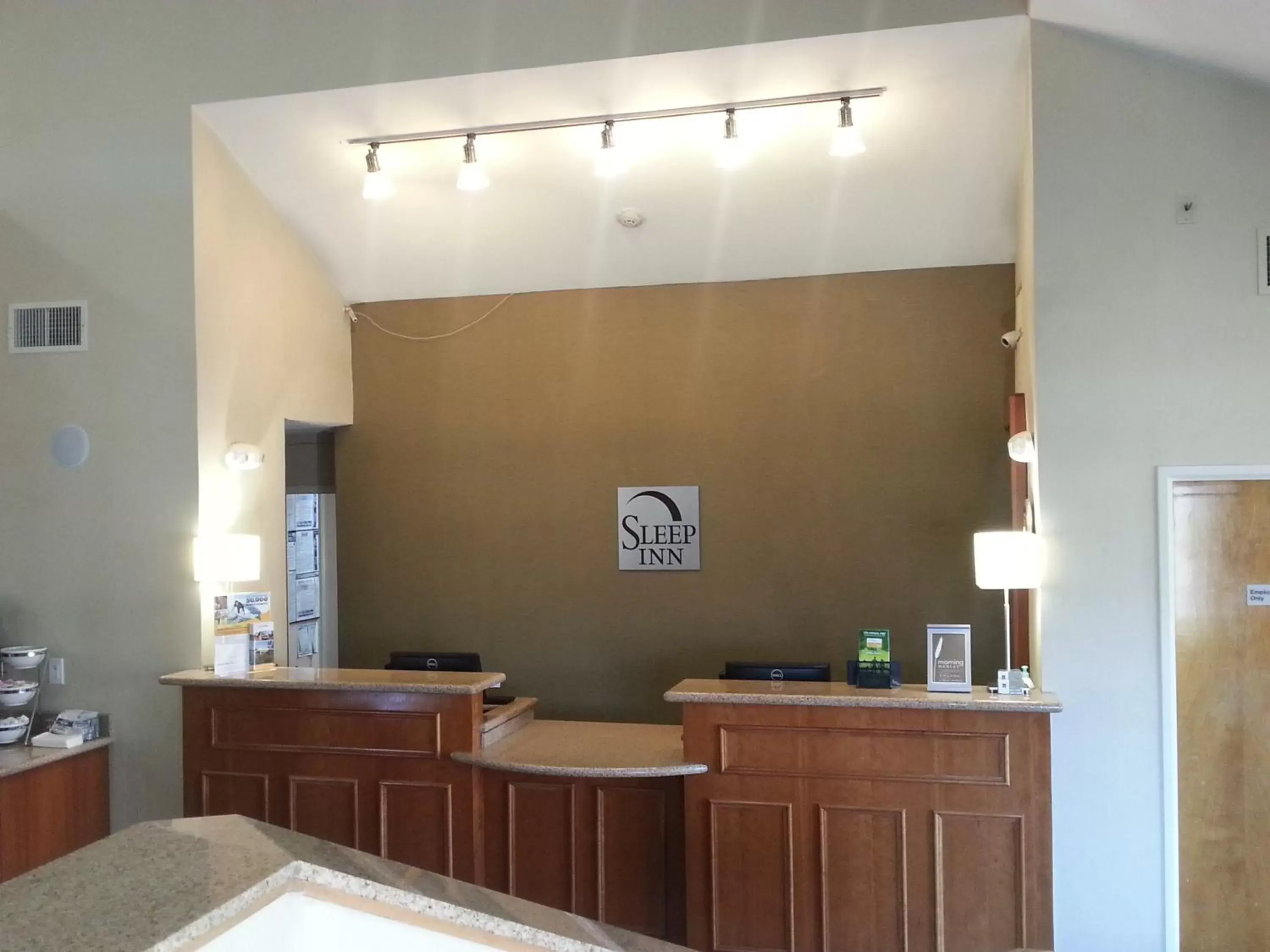 Property building, Lobby/Reception in Baymont by Wyndham Barstow Historic Route 66