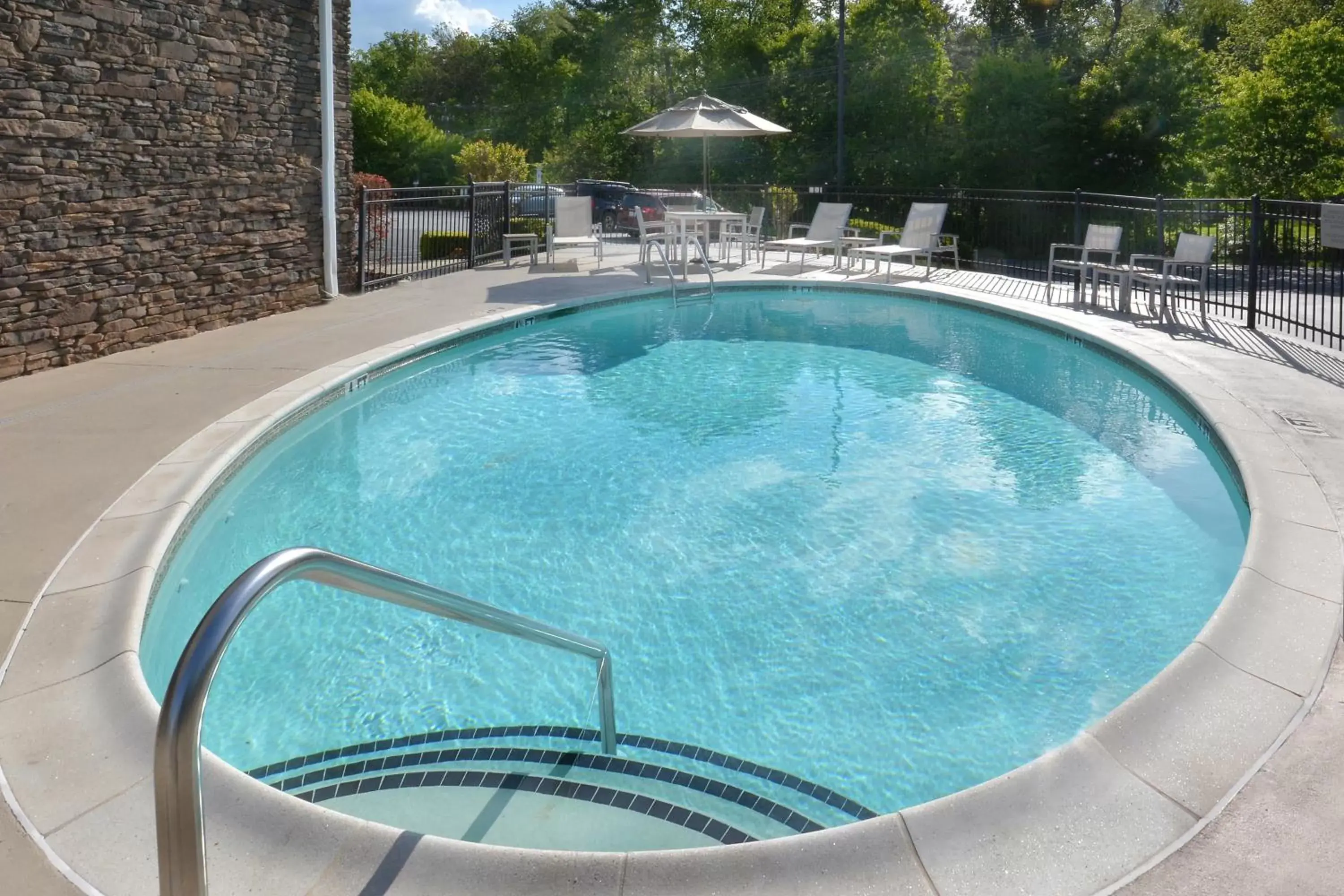 Swimming Pool in Country Inn & Suites by Radisson Asheville West