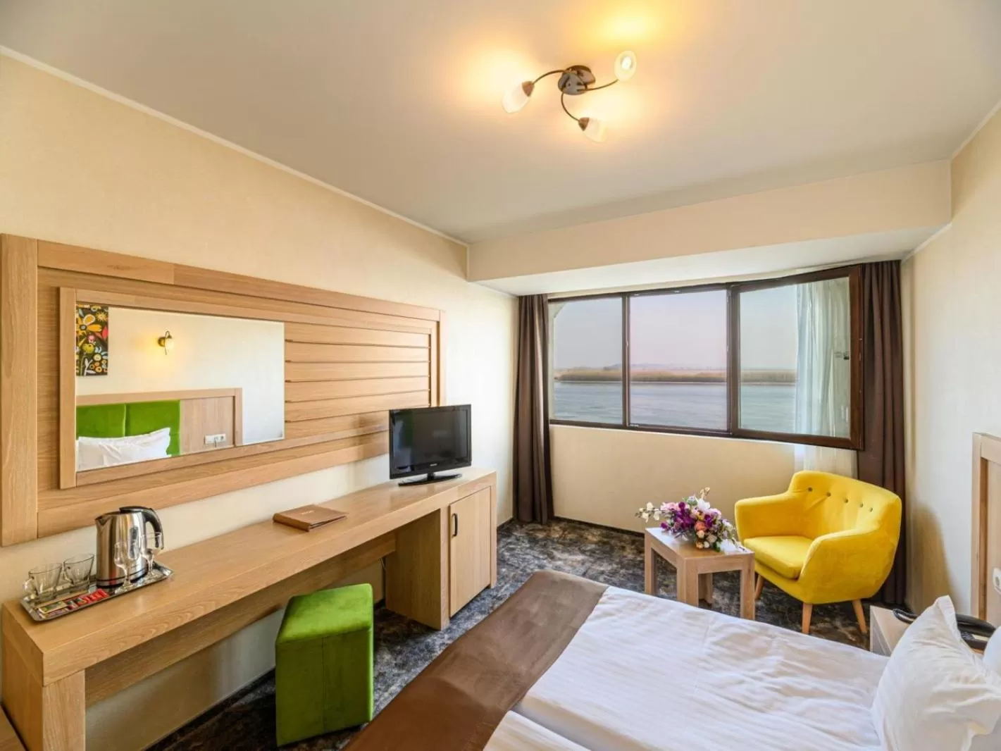 TV and multimedia, Bed in Faleza Hotel by Vega