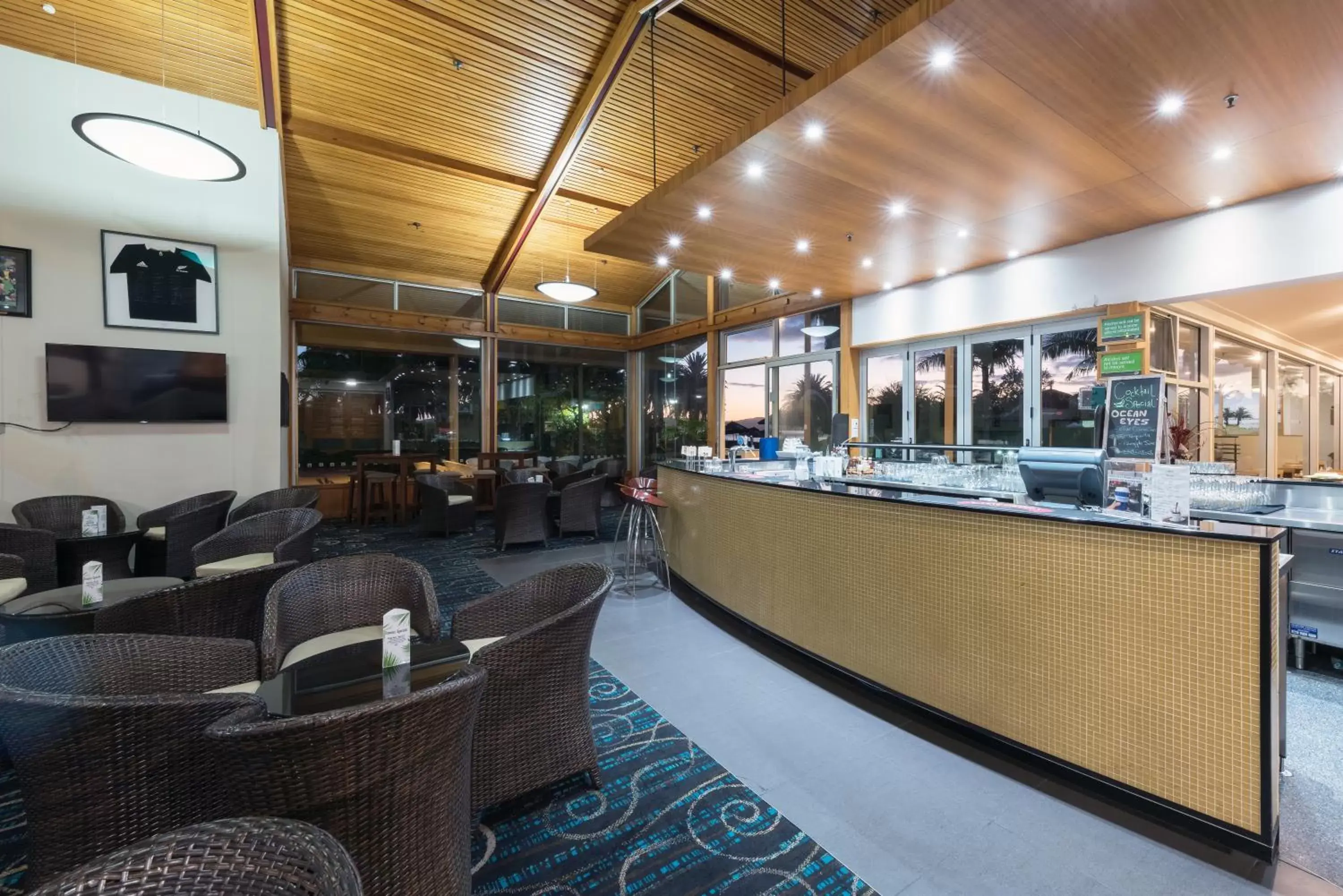Lounge or bar in Copthorne Hotel & Resort Bay Of Islands Lounge or bar in Copthorne Hotel & Resort Bay Of Islands