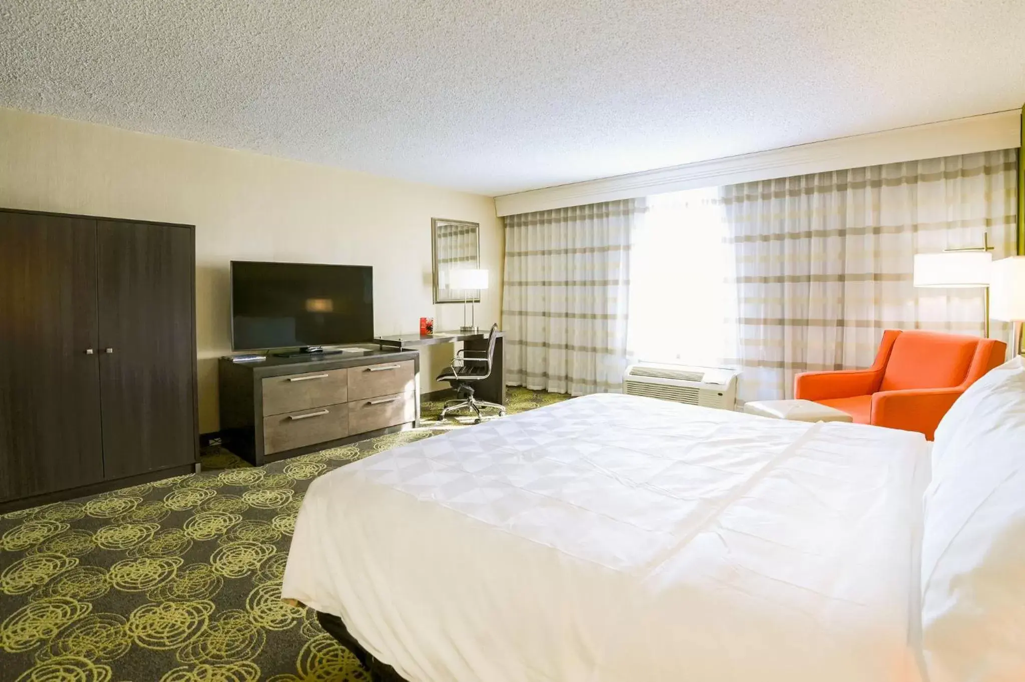 Photo of the whole room, Bed in Holiday Inn University Area Charlottesville, an IHG Hotel